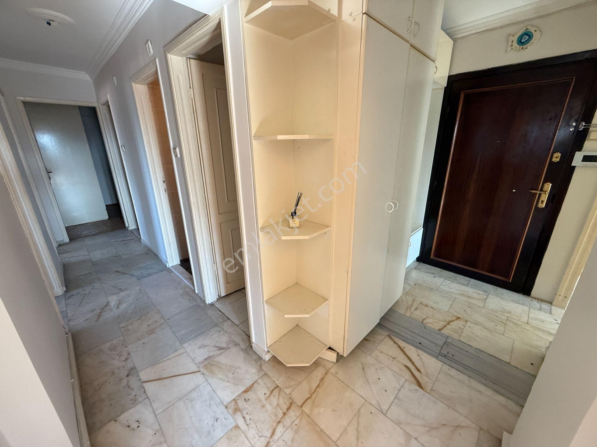 Bostanlı Satılık 3+1 Daire Ara Kat Önü Açık Çift Cephe Boş - Görsel 14