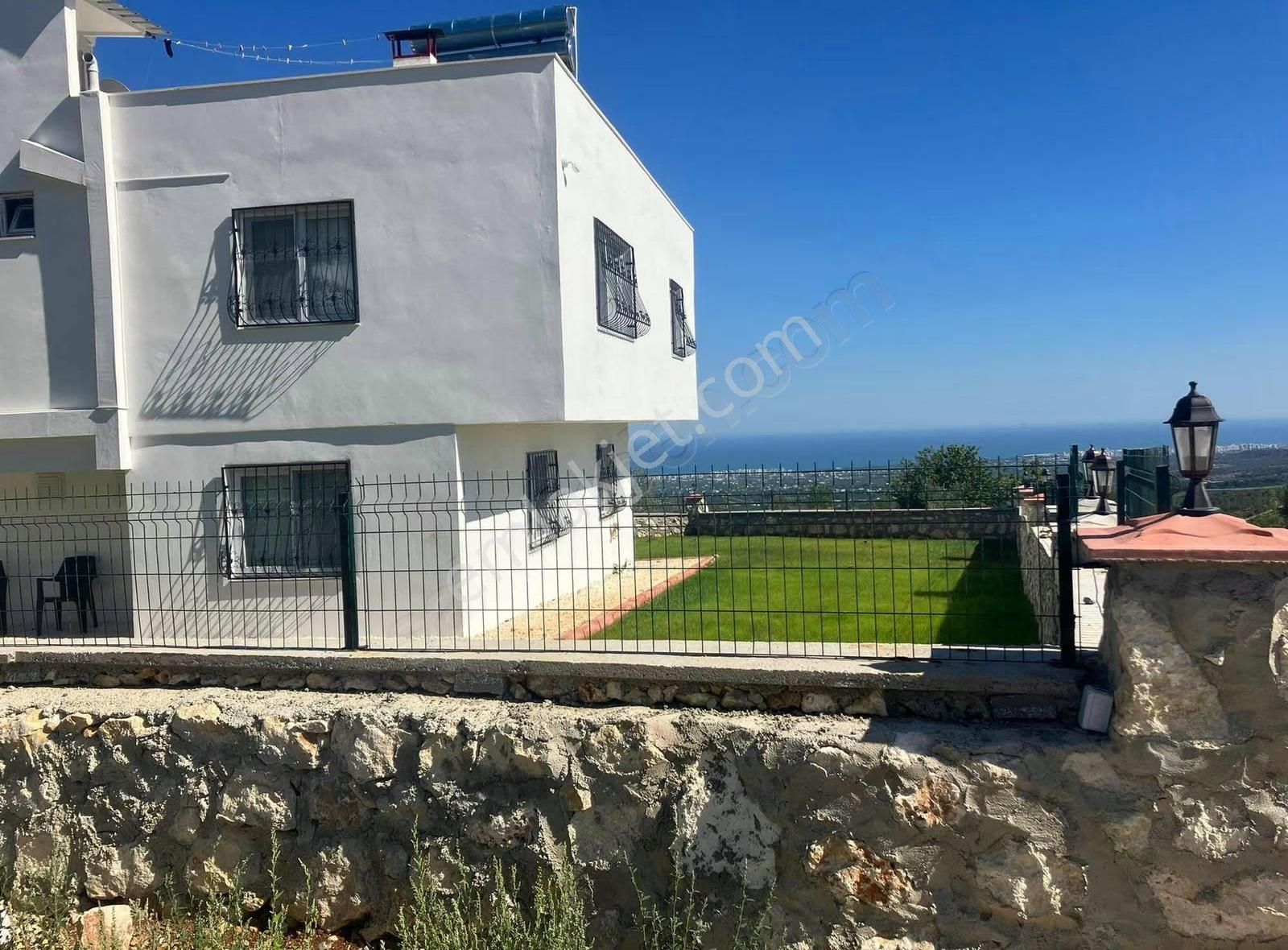 Onur'dan Erdemli İlemin'de Arsa İçerisinde Satılık Villa - Görsel 2