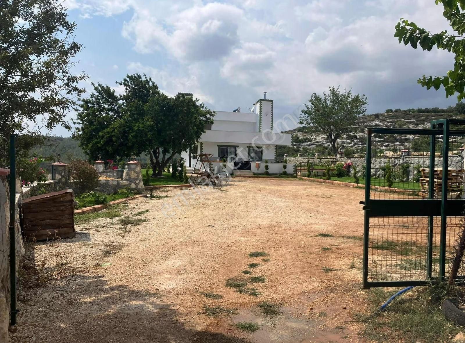 Onur'dan Erdemli İlemin'de Arsa İçerisinde Satılık Villa - Görsel 8