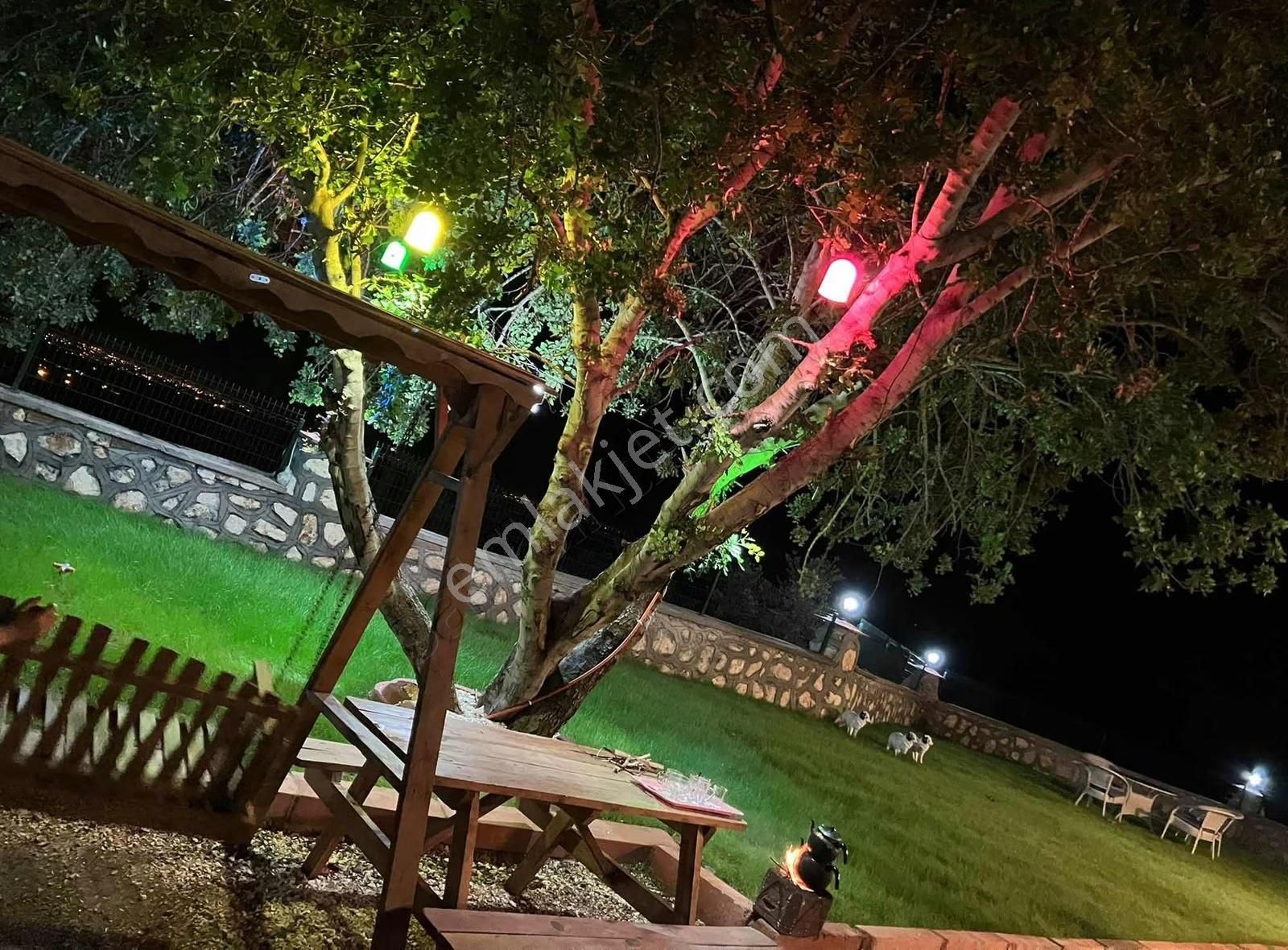 Onur'dan Erdemli İlemin'de Arsa İçerisinde Satılık Villa