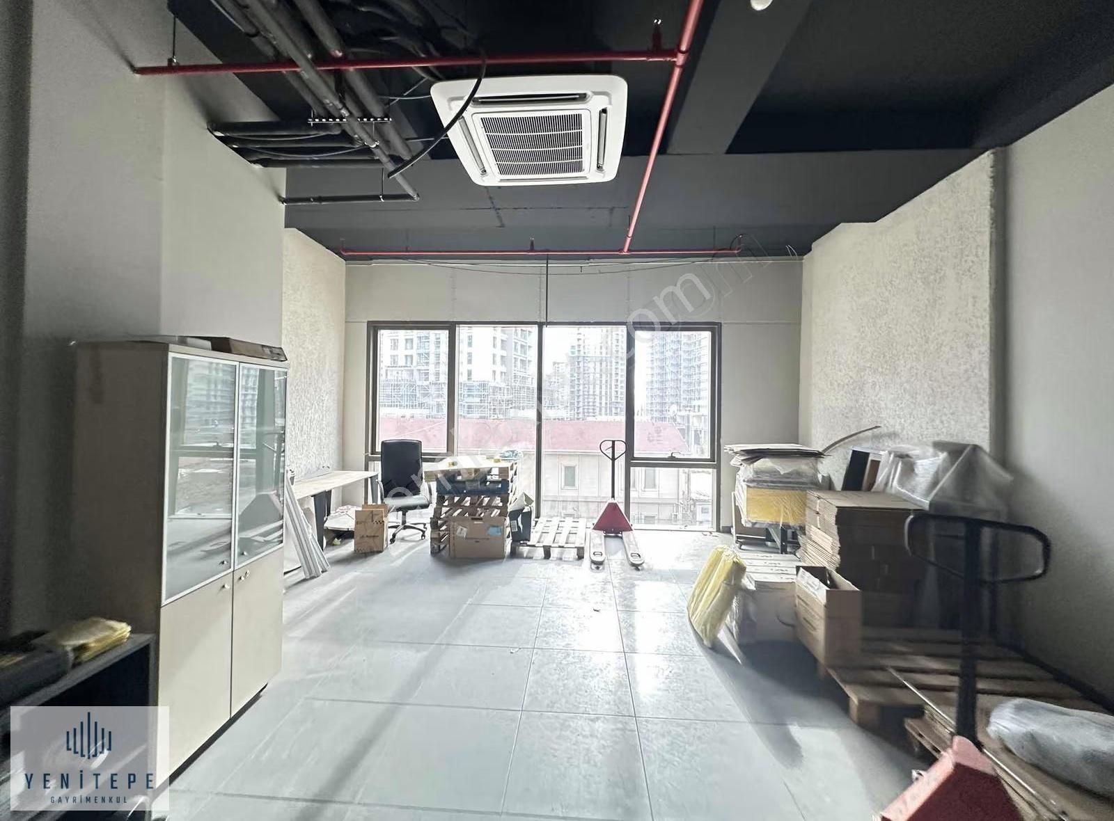 Yenitepe Gayrimenkul'den 110m2 Net Yüksek Tavan Ofis