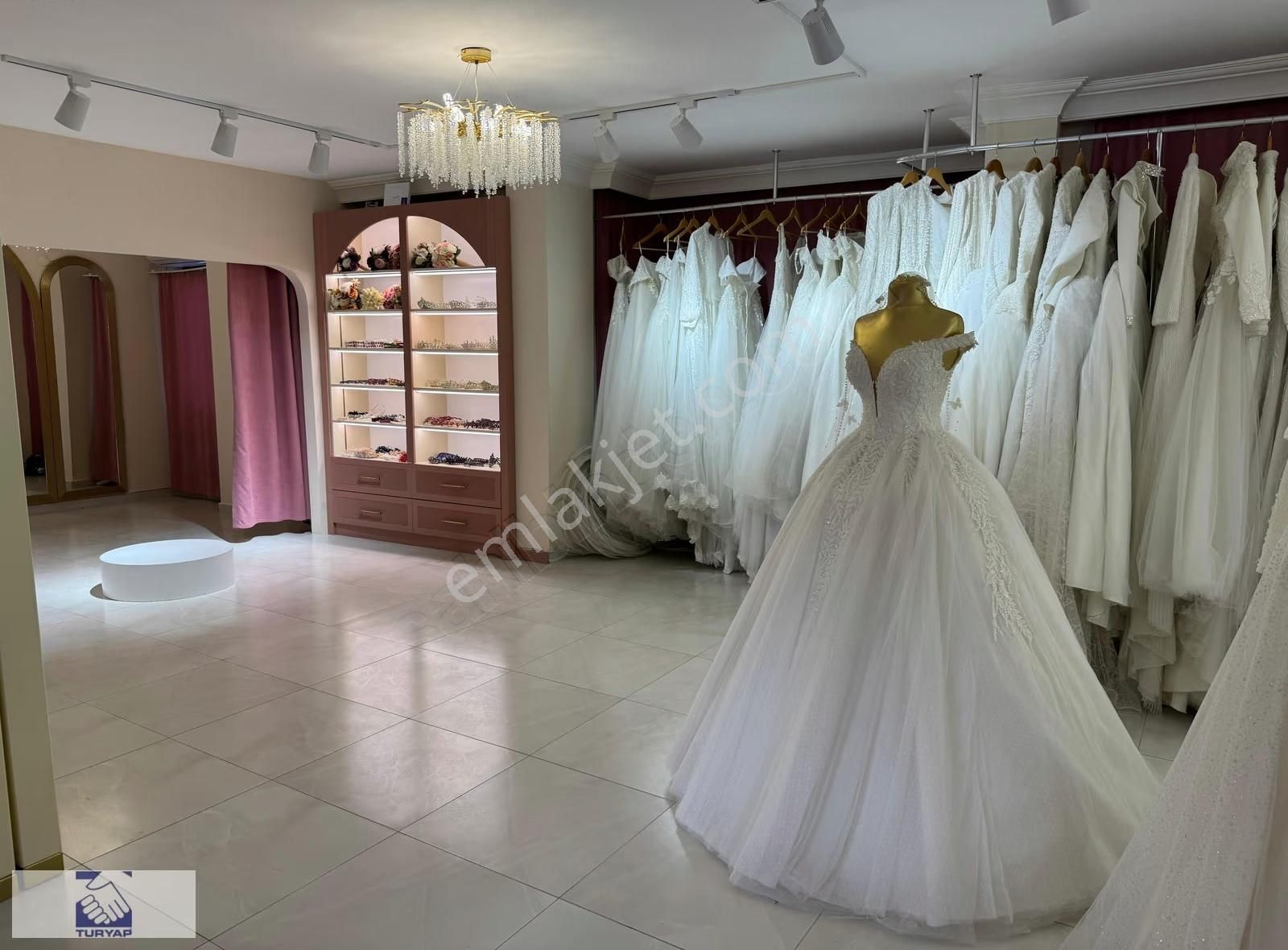 Manavgat Merkezde Cirolu Devren Gelinlik Mağazası - Görsel 3