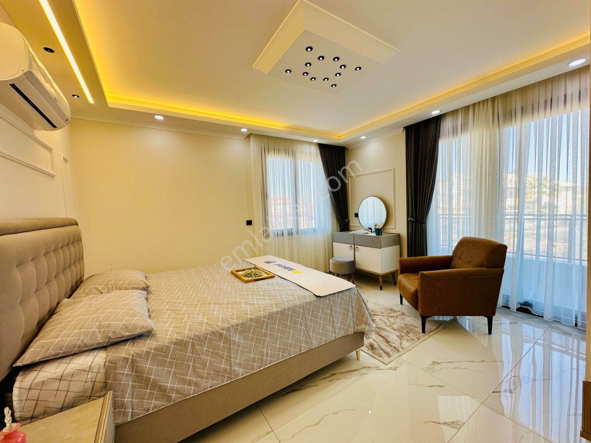 Villacı Onur'dan Altınkumda Satılık Köşebaşı 5+1 Ayrı Mutfaklı Full Eşyalı Lüx Villa - Görsel 18