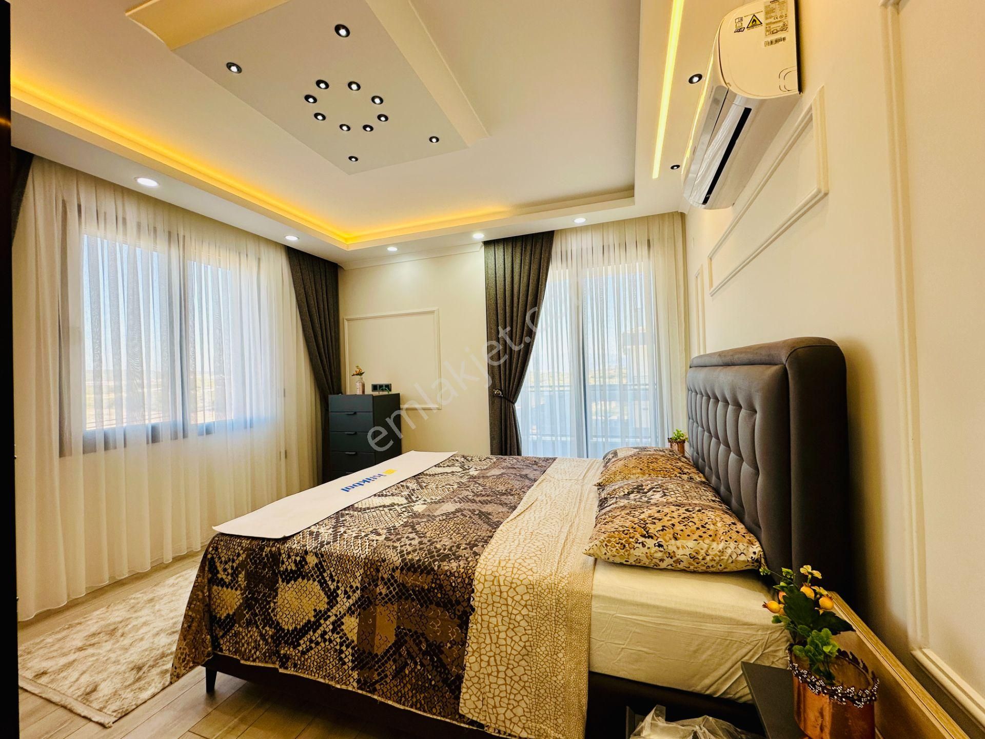 Villacı Onur'dan Altınkumda Satılık Köşebaşı 5+1 Ayrı Mutfaklı Full Eşyalı Lüx Villa - Görsel 20