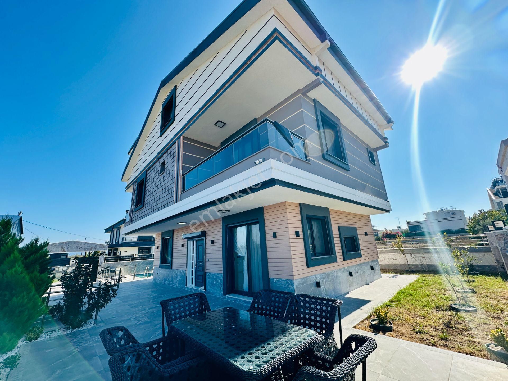 Villacı Onur'dan Altınkumda Satılık Köşebaşı 5+1 Ayrı Mutfaklı Full Eşyalı Lüx Villa - Görsel 7