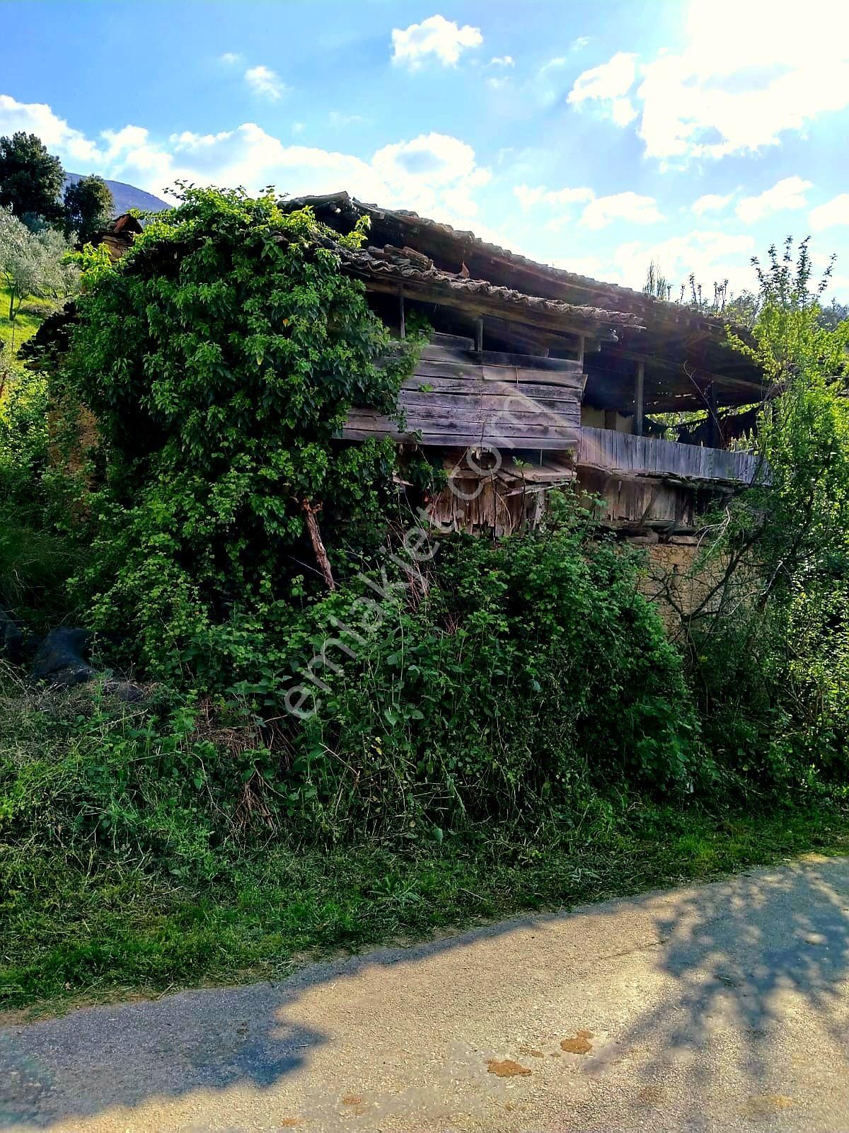 İzmir Beydağ Beyköy'de Manzaralı 150 M2 2+1 Taş Ev. Açıklamayı Okuyarak Arayınız.