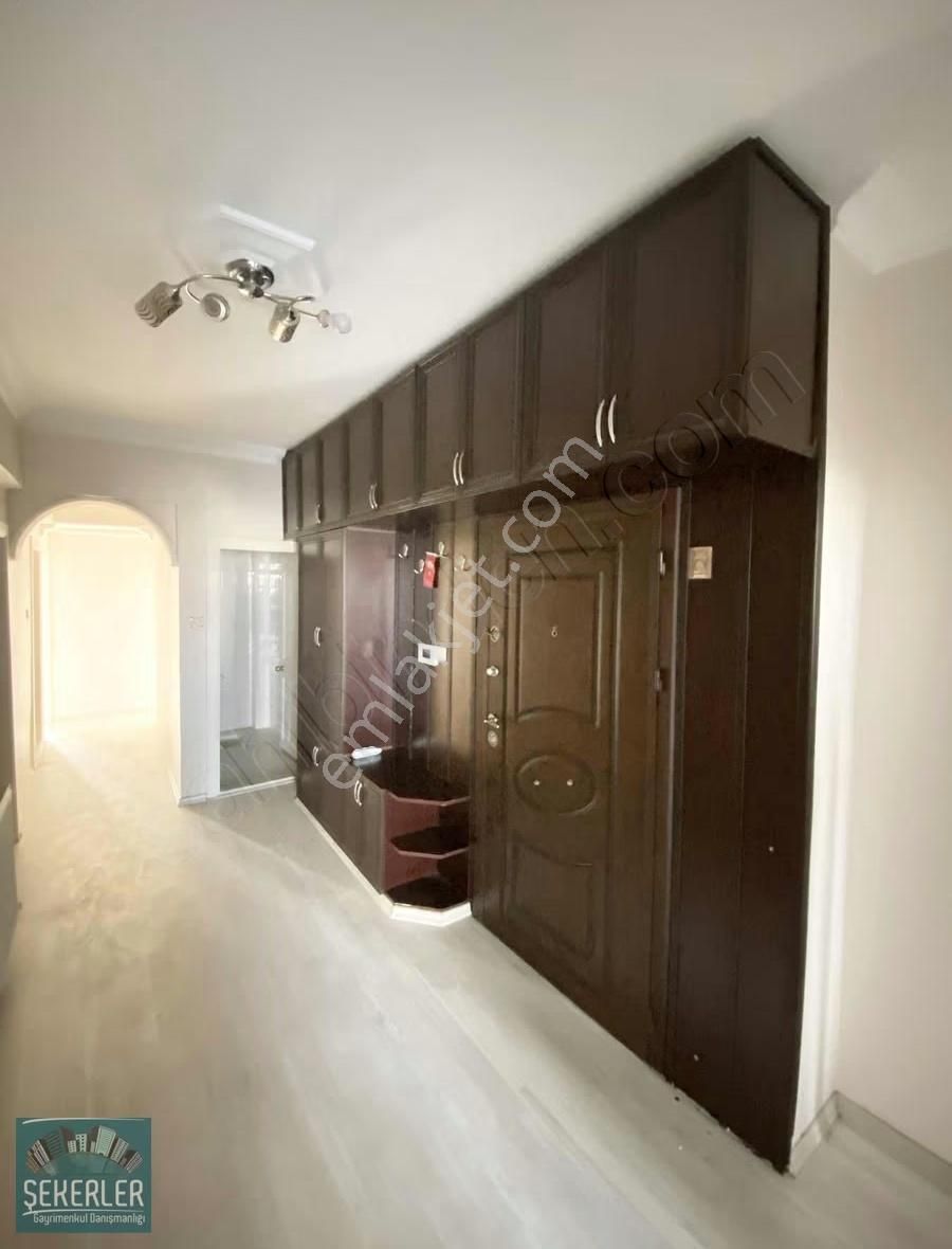 Şekerlerden Metroya Yakın Merkezi Konumlu Ara Kat Kiralık Daire - Görsel 2