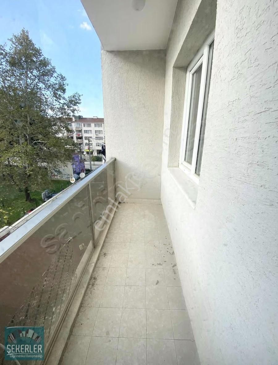 Şekerlerden Metroya Yakın Merkezi Konumlu Ara Kat Kiralık Daire - Görsel 3