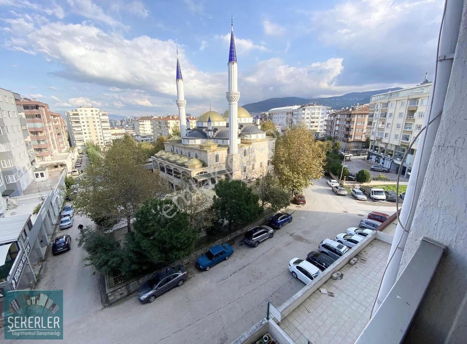Şekerlerden Metroya Yakın Merkezi Konumlu Ara Kat Kiralık Daire