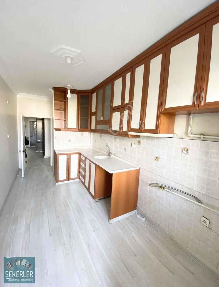 Şekerlerden Metroya Yakın Merkezi Konumlu Ara Kat Kiralık Daire - Görsel 7
