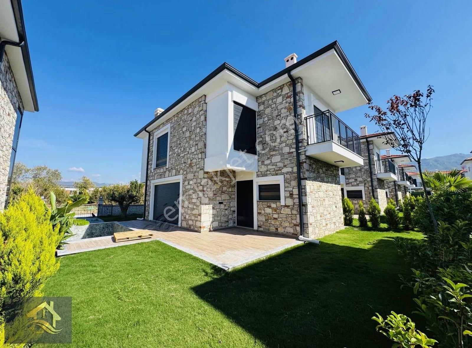 Kuşadası Davutlar'da Tek Müstakil Özel Havuzlu 3+1 Villa - Görsel 18