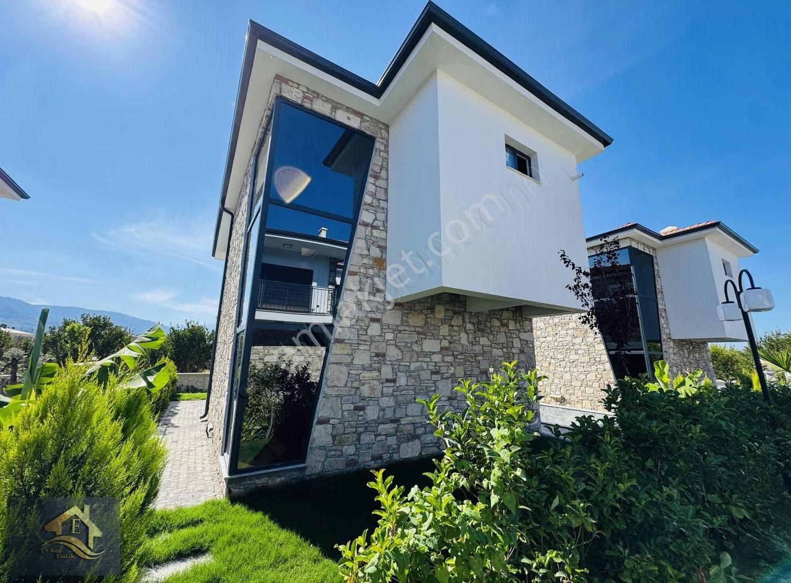 Kuşadası Davutlar'da Tek Müstakil Özel Havuzlu 3+1 Villa - Görsel 12