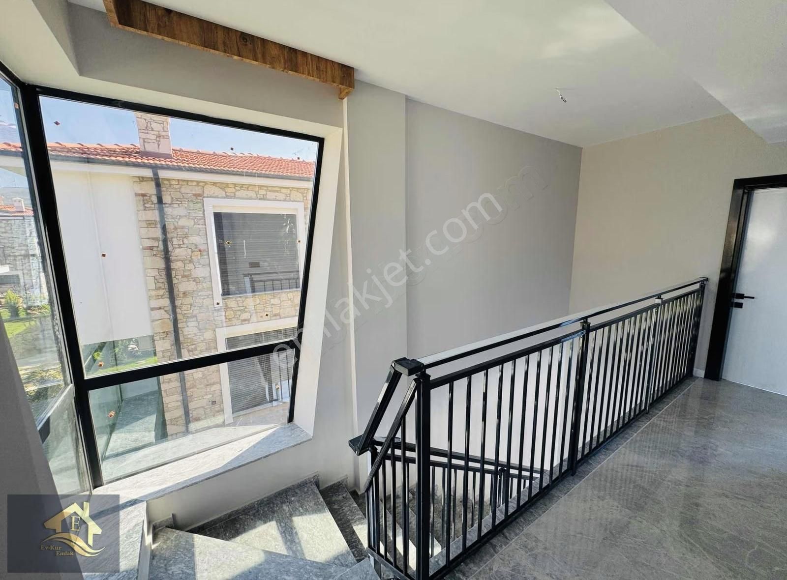 Kuşadası Davutlar'da Tek Müstakil Özel Havuzlu 3+1 Villa - Görsel 24