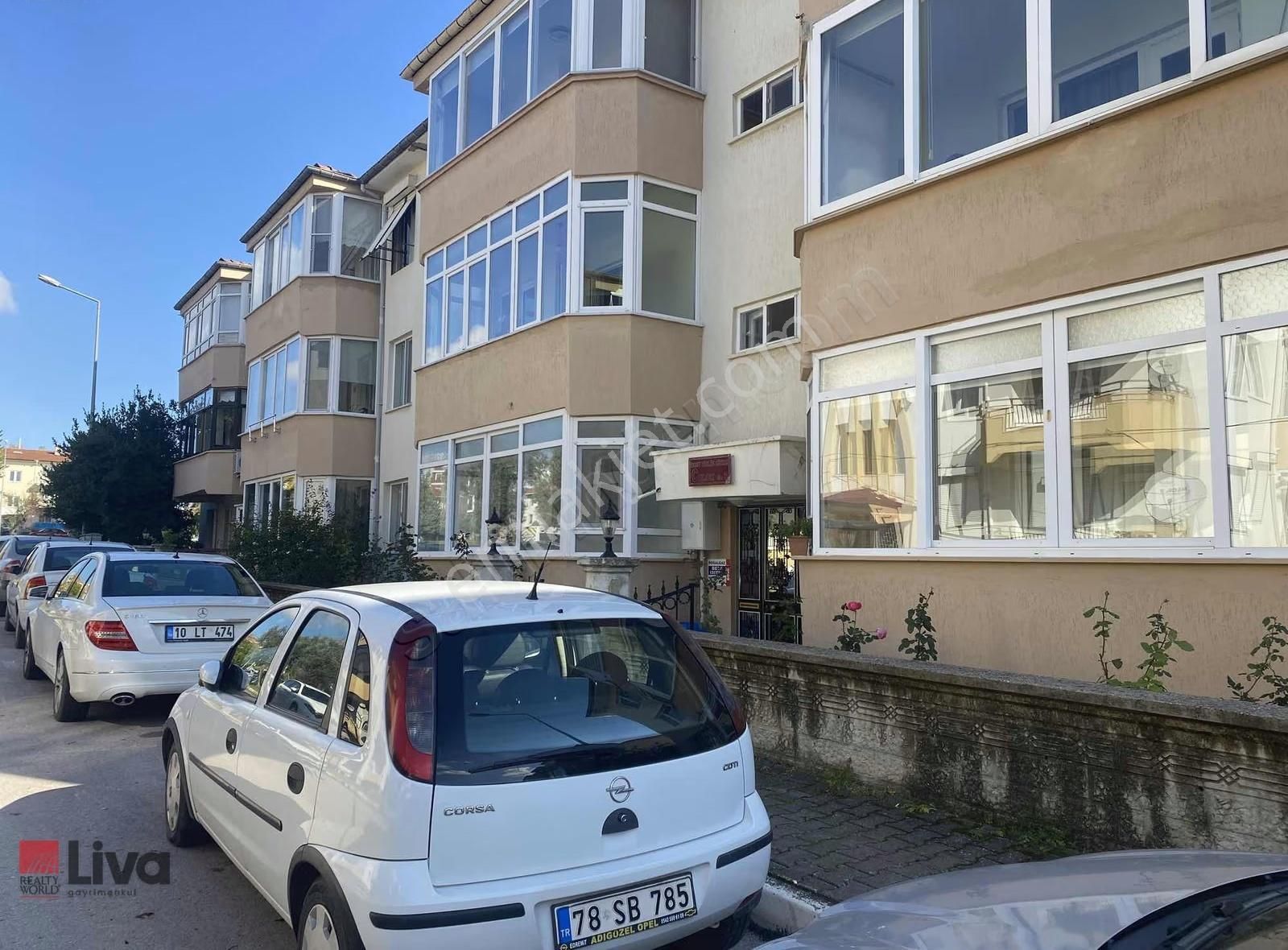 Liva Dan Bahçelievler Mahallesinde Diş Hastanesi Yakını 3+1