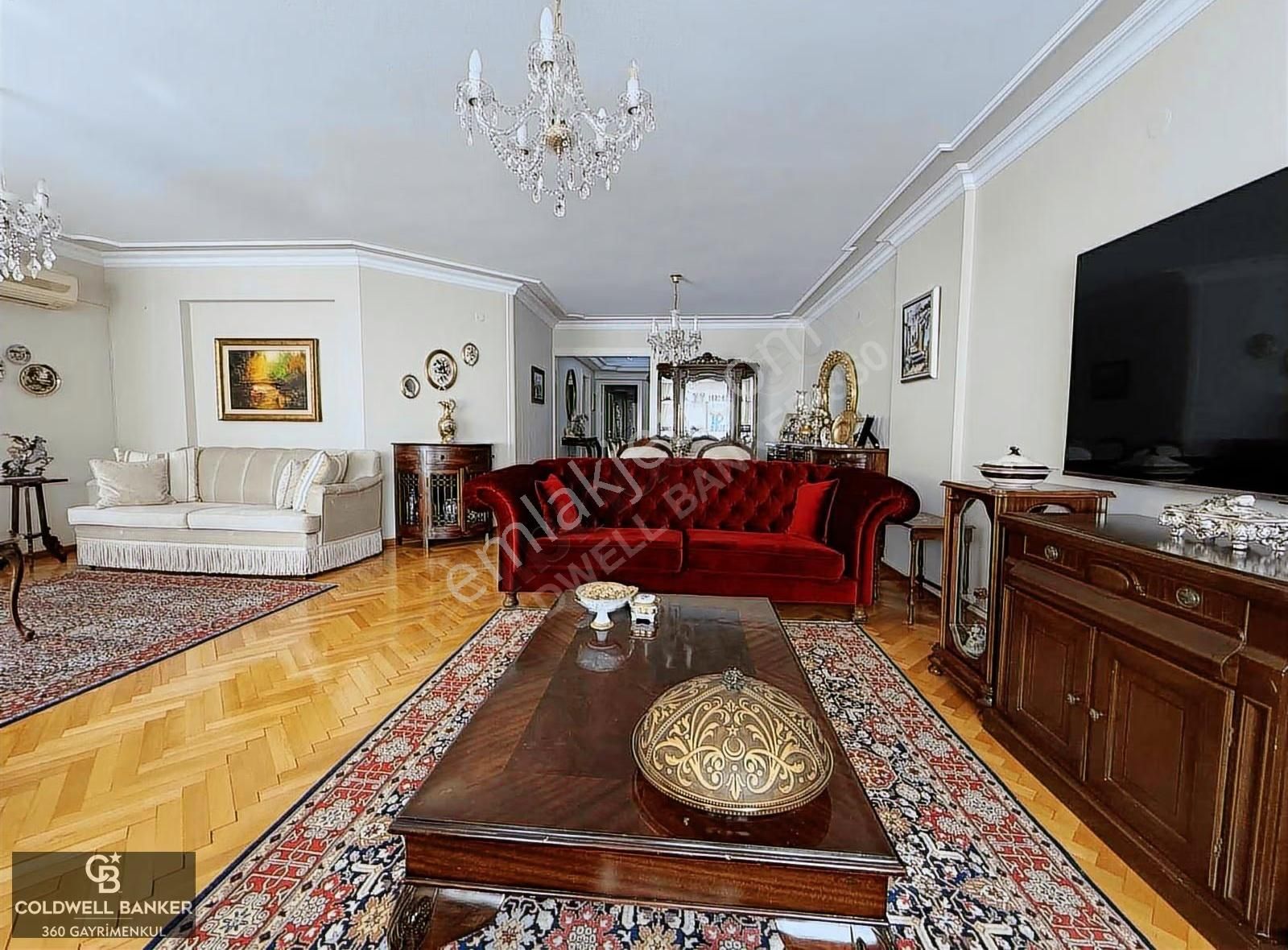 Karşıyaka Bostanlı Muhteşem Lokasyonda Satılık Lux 4+1 Daire