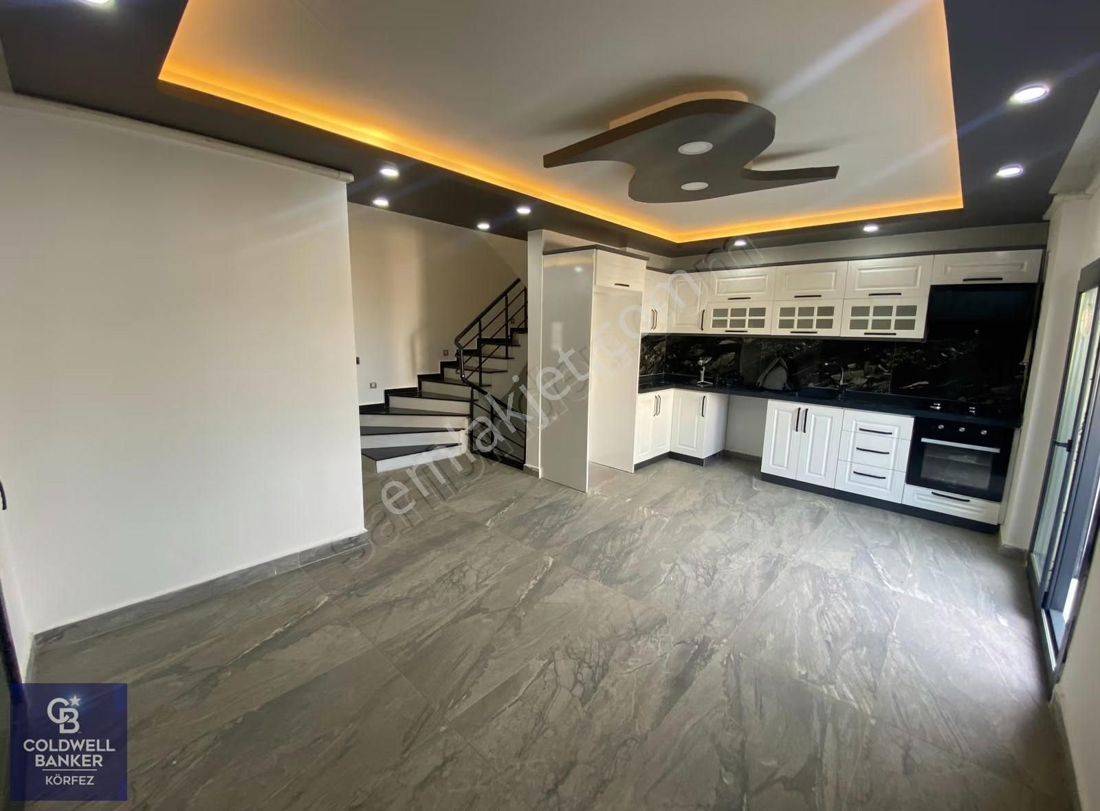 Burhaniye İskele Mahallesinde 4+1 Tripleks Villa - Görsel 18