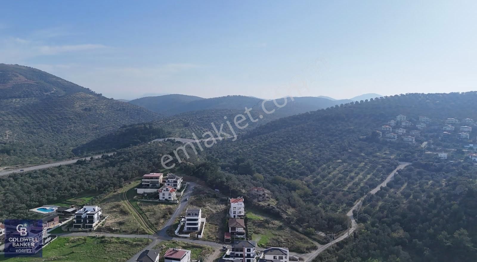 Burhaniye İskele Mahallesinde 4+1 Tripleks Villa