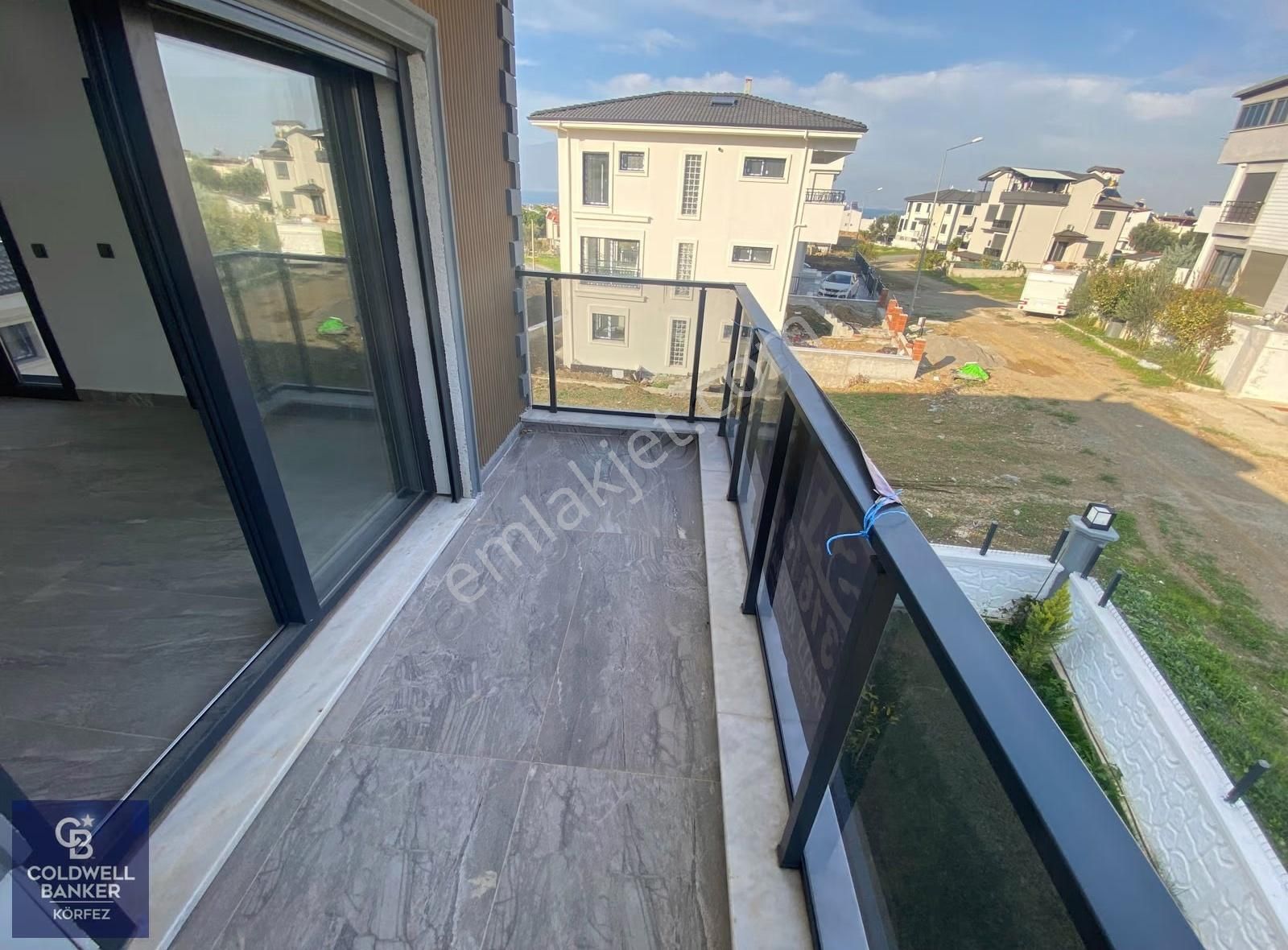 Burhaniye İskele Mahallesinde 4+1 Tripleks Villa - Görsel 11