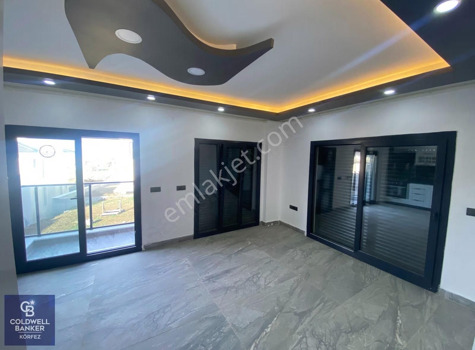 Burhaniye İskele Mahallesinde 4+1 Tripleks Villa - Görsel 12