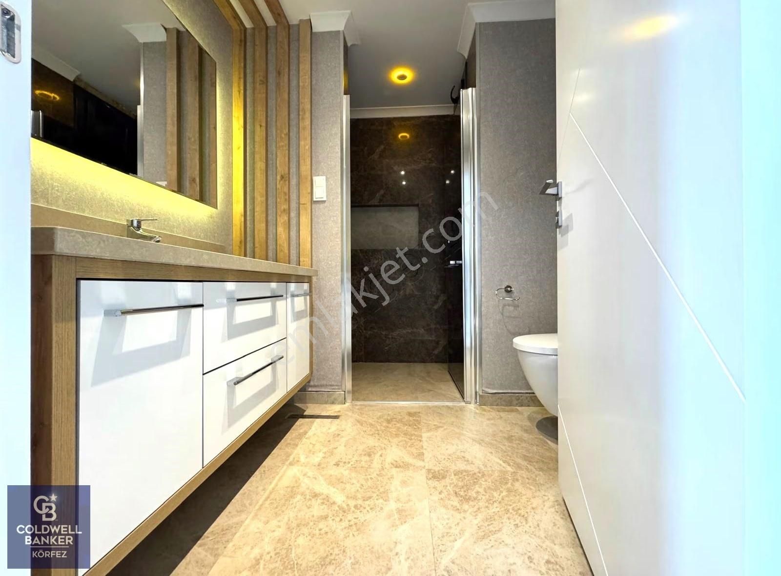 Edremit'in En Gözde Sitesinde 3+1 Ara Kat Ultra Lüks Kiralık - Görsel 32