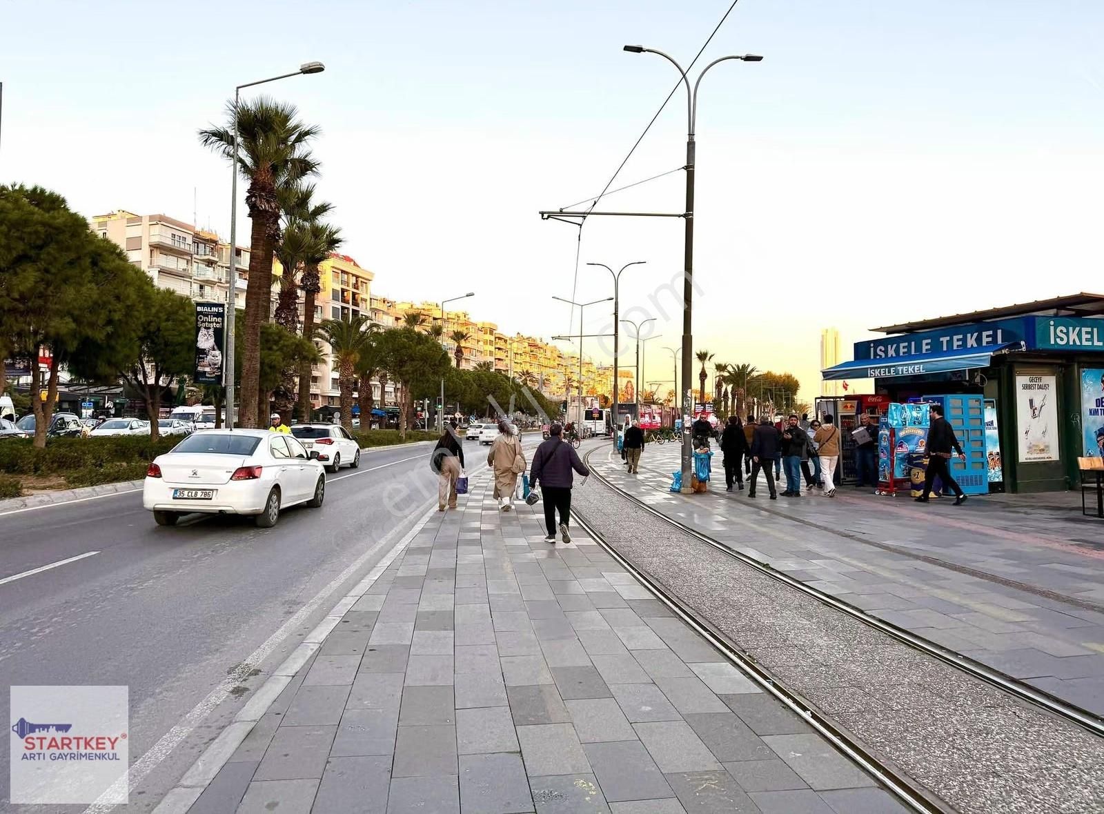 Karşıyaka Sahilde İskele Karşısı Satılık Yalı Dairesi - Görsel 12