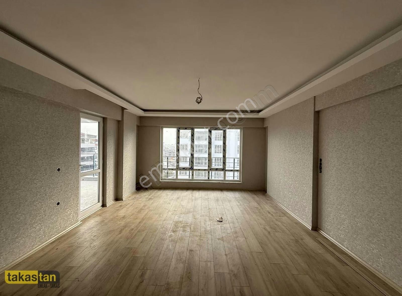 Karacaahmet Muhteşem Lokasyon Geniş Oturumlu Lüx Satılık Daire