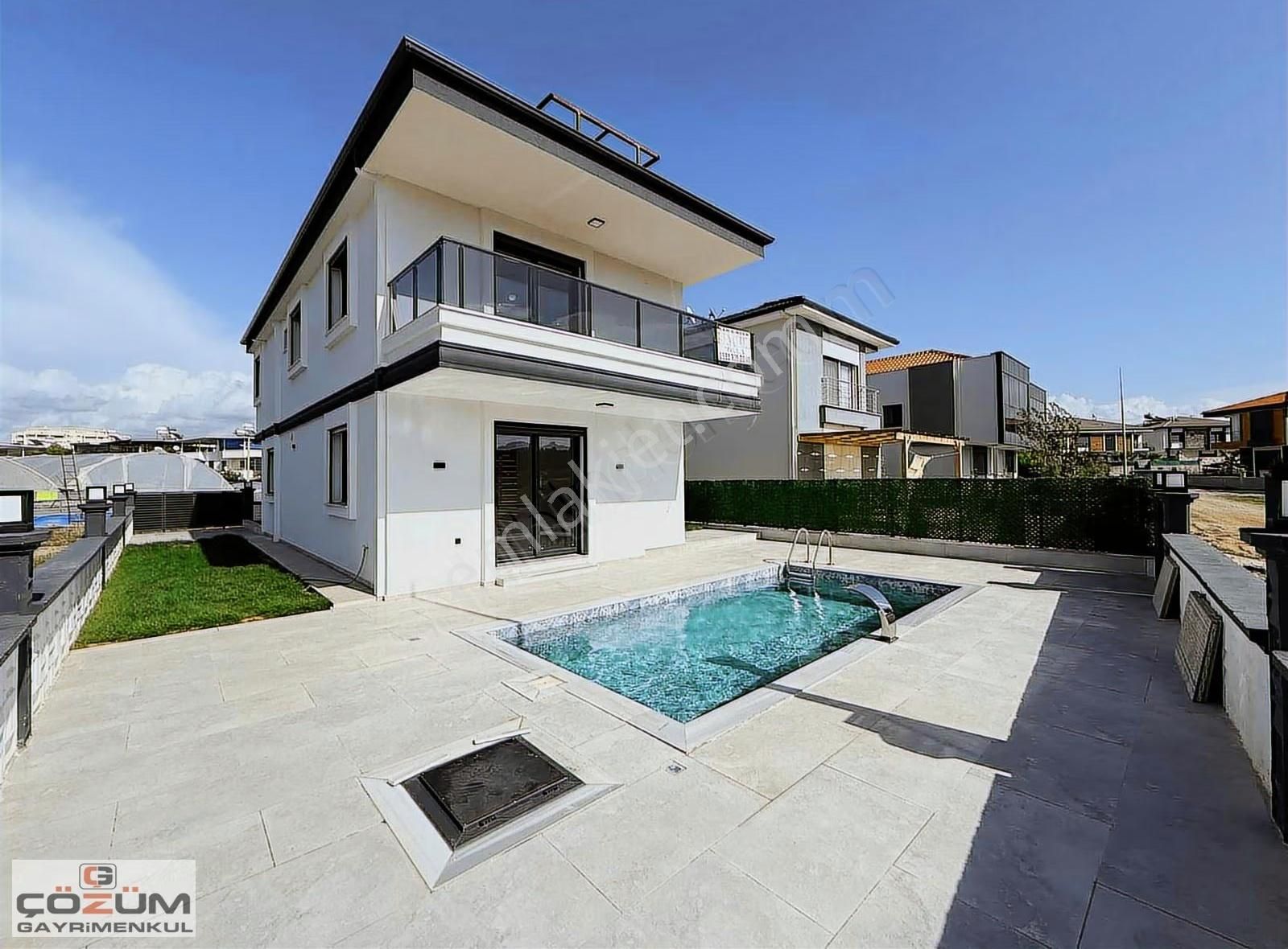 Denize Yakın Lüks Villa