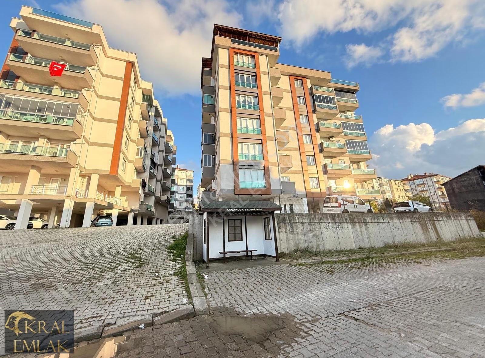 Hacıyusuflar Mahallesinde Bakımlı Oldukça Geniş Satılık 3+1 Dair