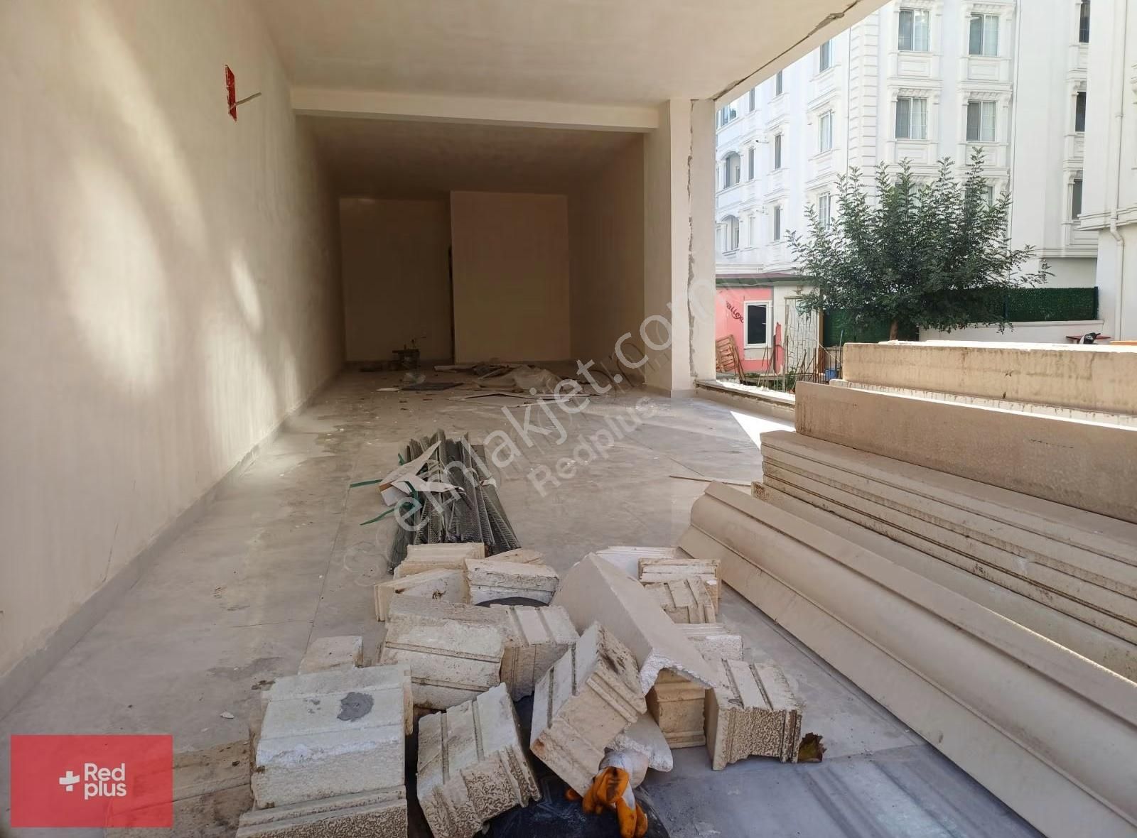 Büyükçekmece Fatih Mahallesi Işıklarda Kiralık Köşe Dükkan - Görsel 2