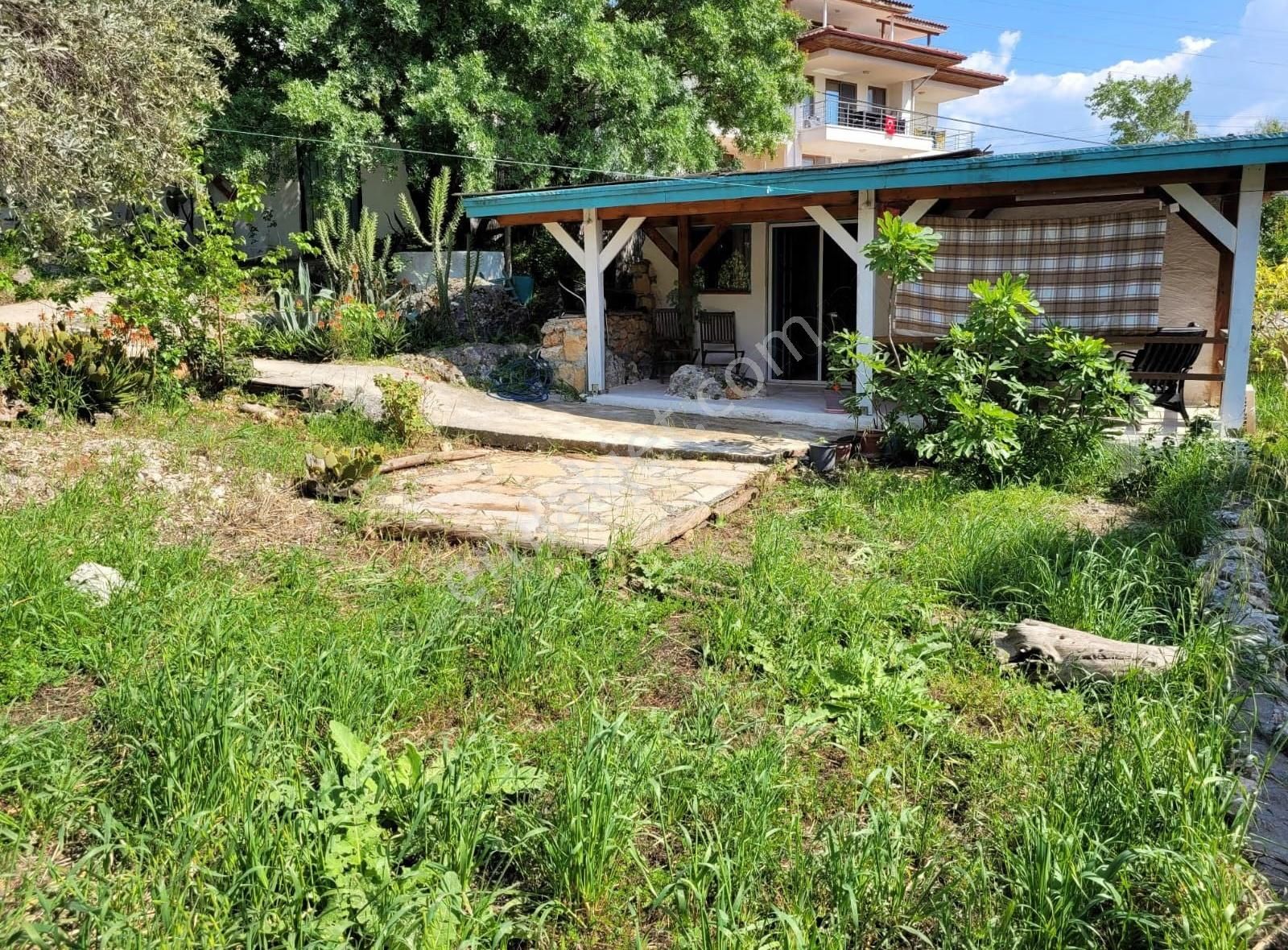 Gökovada Satılık İçerisinde 2 Adet Ev Olan Arsa