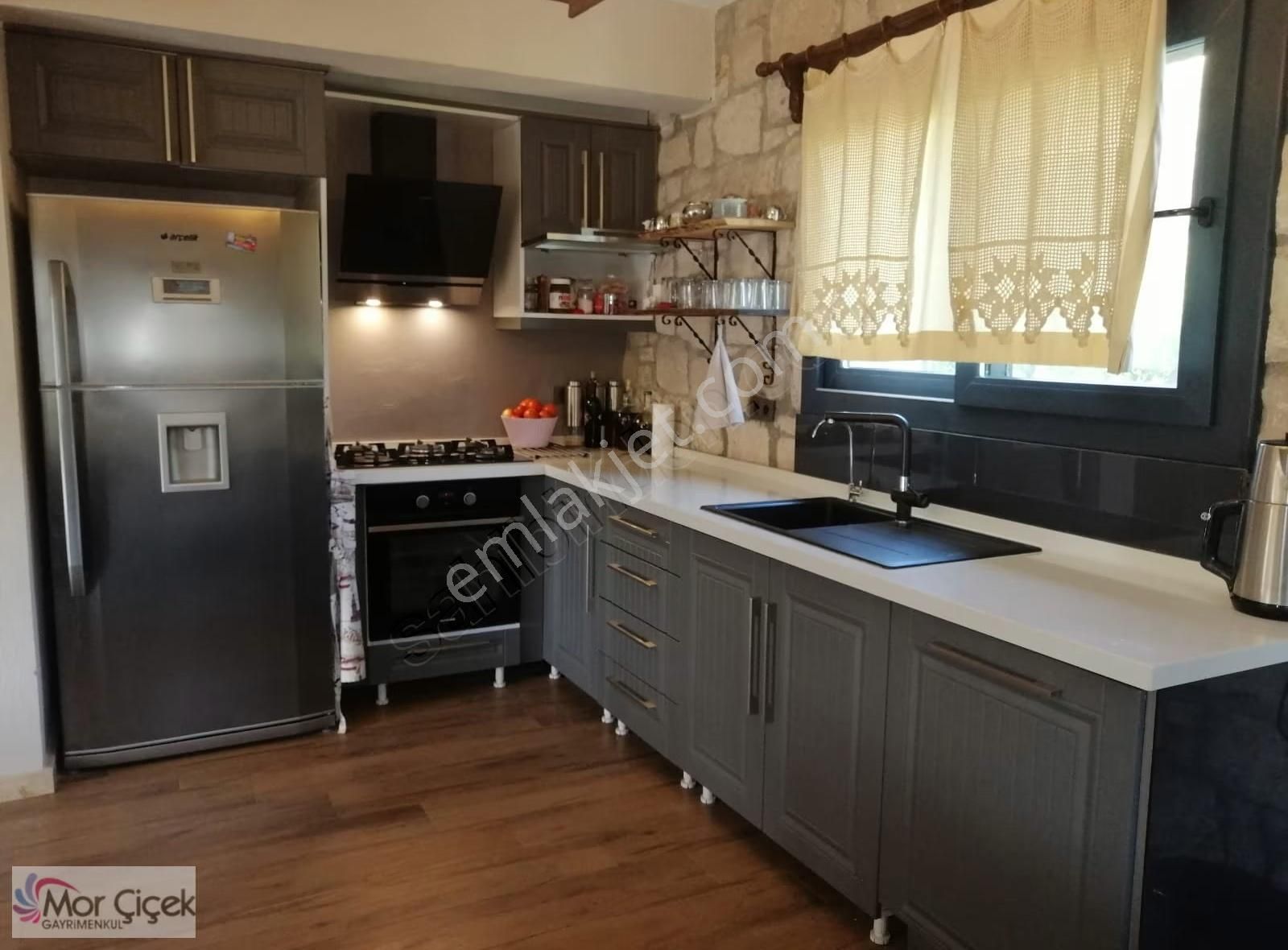 Morçiçek'ten Mordoğan'da Geniş Arazi Üzerinde Lüks Taş Ev - Görsel 13