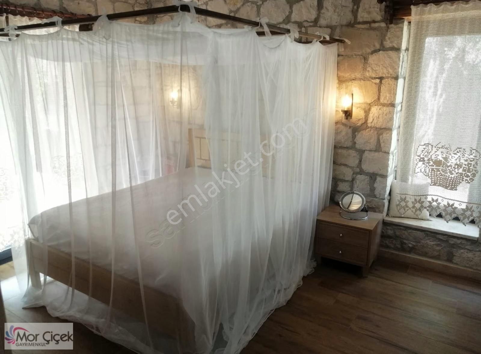 Morçiçek'ten Mordoğan'da Geniş Arazi Üzerinde Lüks Taş Ev - Görsel 7