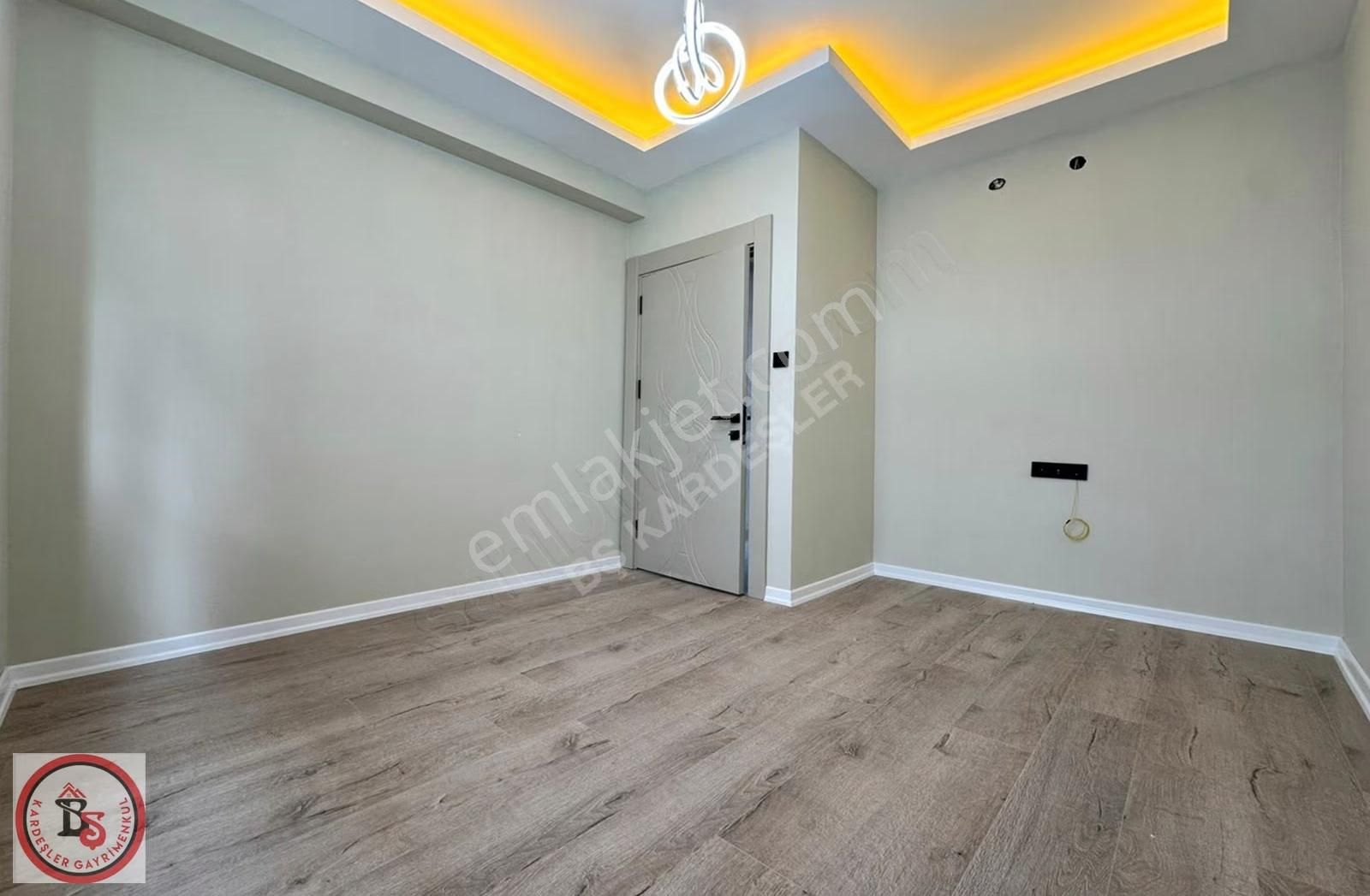 Keçiören'de Kardeşler'den Caddeye Bir Sk Sıfır Katta 3+1 Daire - Görsel 17