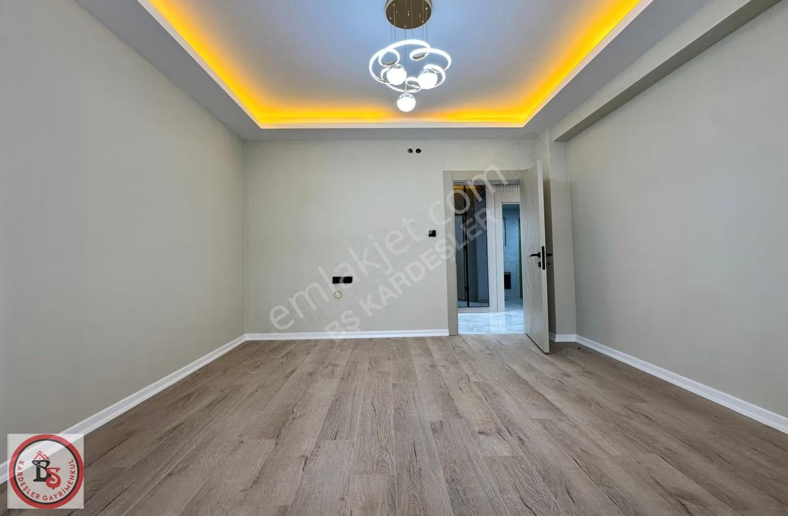 Keçiören'de Kardeşler'den Caddeye Bir Sk Sıfır Katta 3+1 Daire - Görsel 24