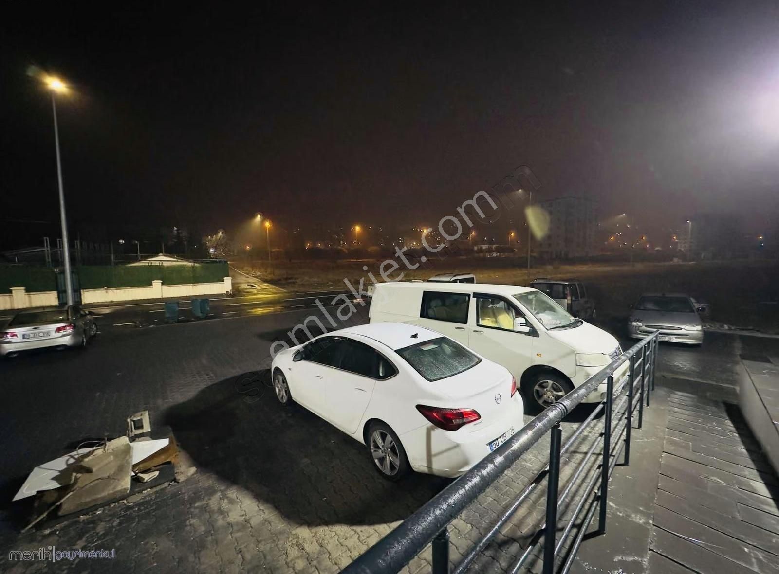 Çiçeği Burnunda 3+1 Satılık Harika Daire! - Görsel 11