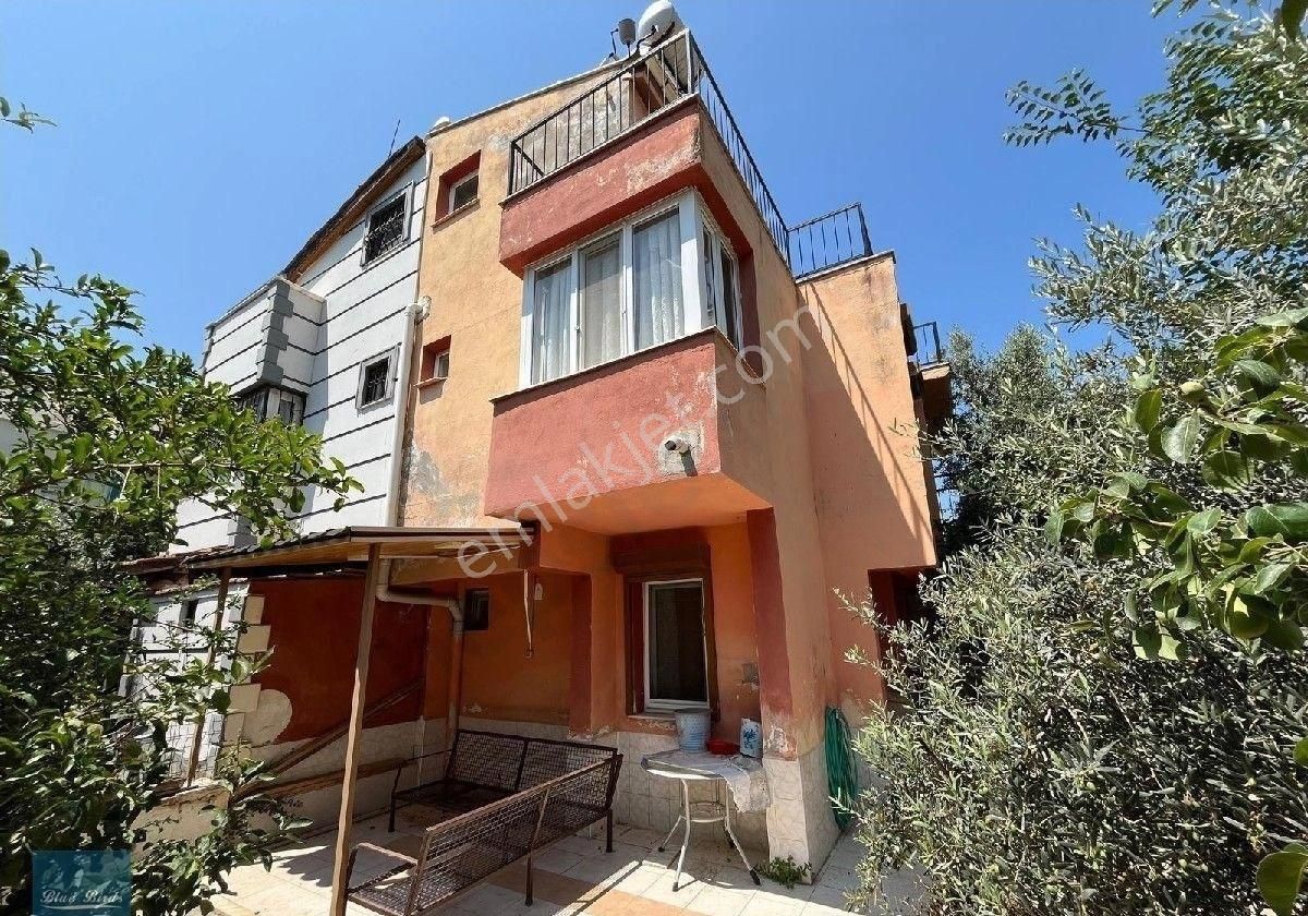 Kuşadası'nda Geniş Bahçeli