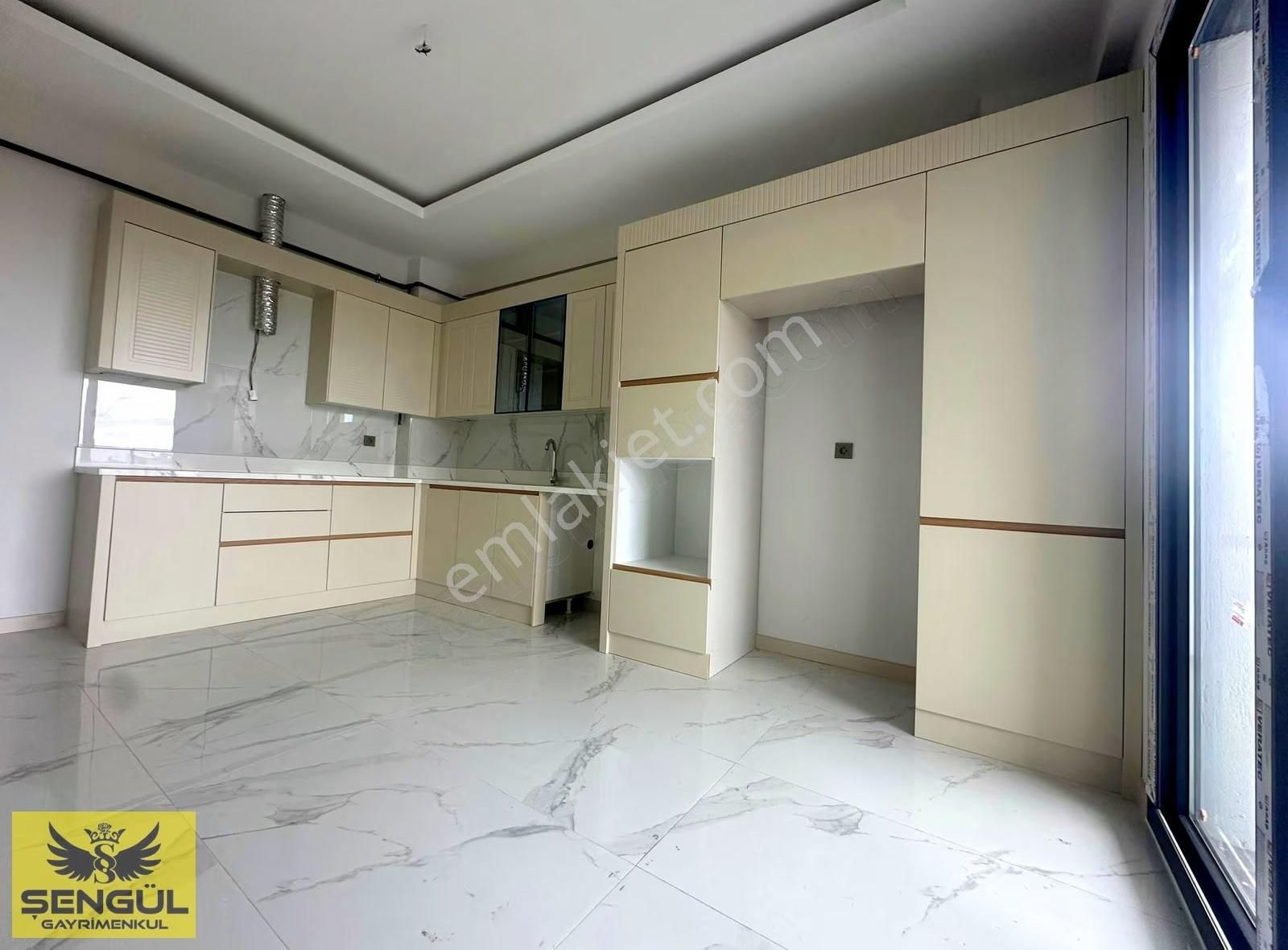 Şengül Gayrimenkul'den Bereketlide Satılık 3+1 Daireler