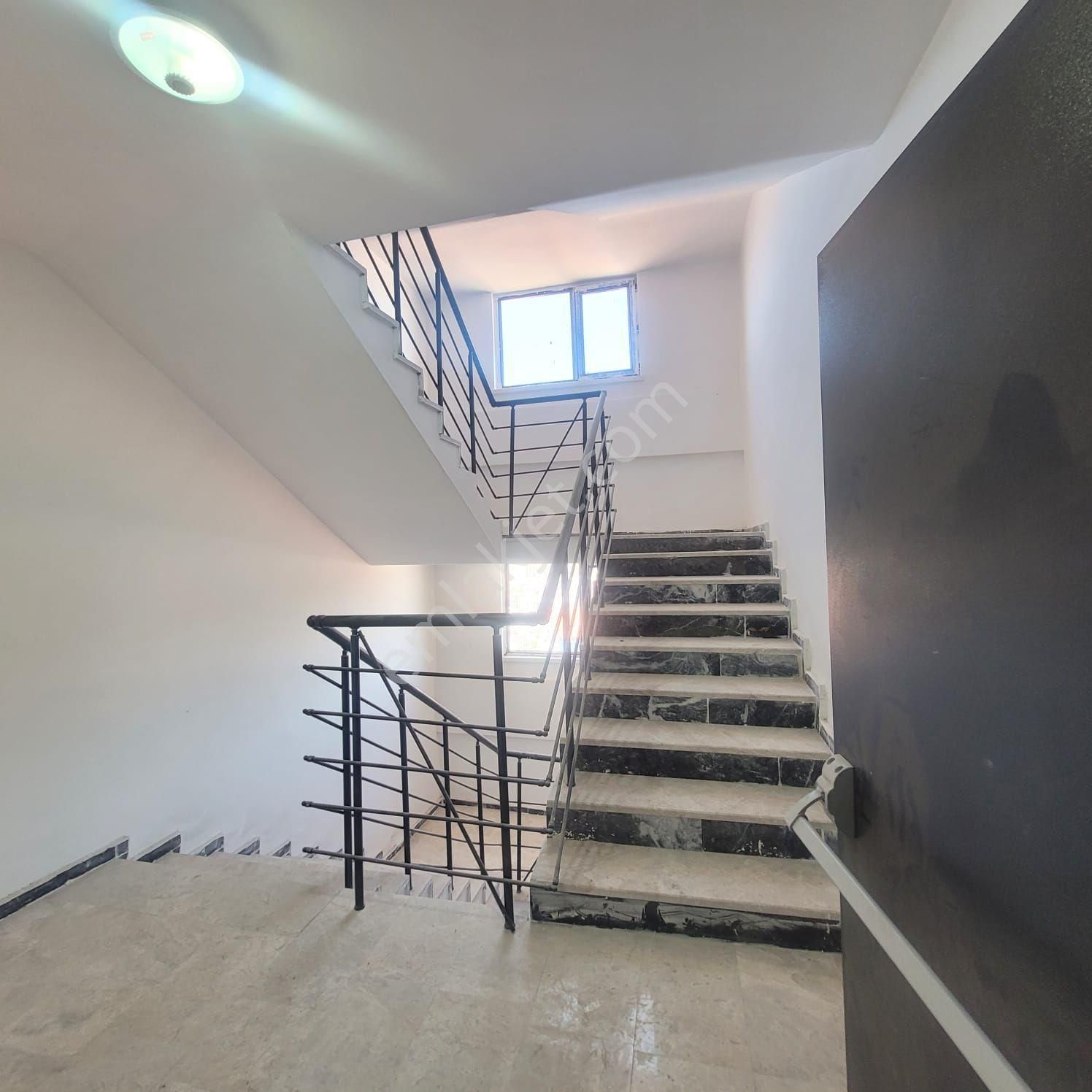 Sahibinden Geniş Teras Mutfaklı Şık Projede 4 + 1 Sıfır Daire - Görsel 5