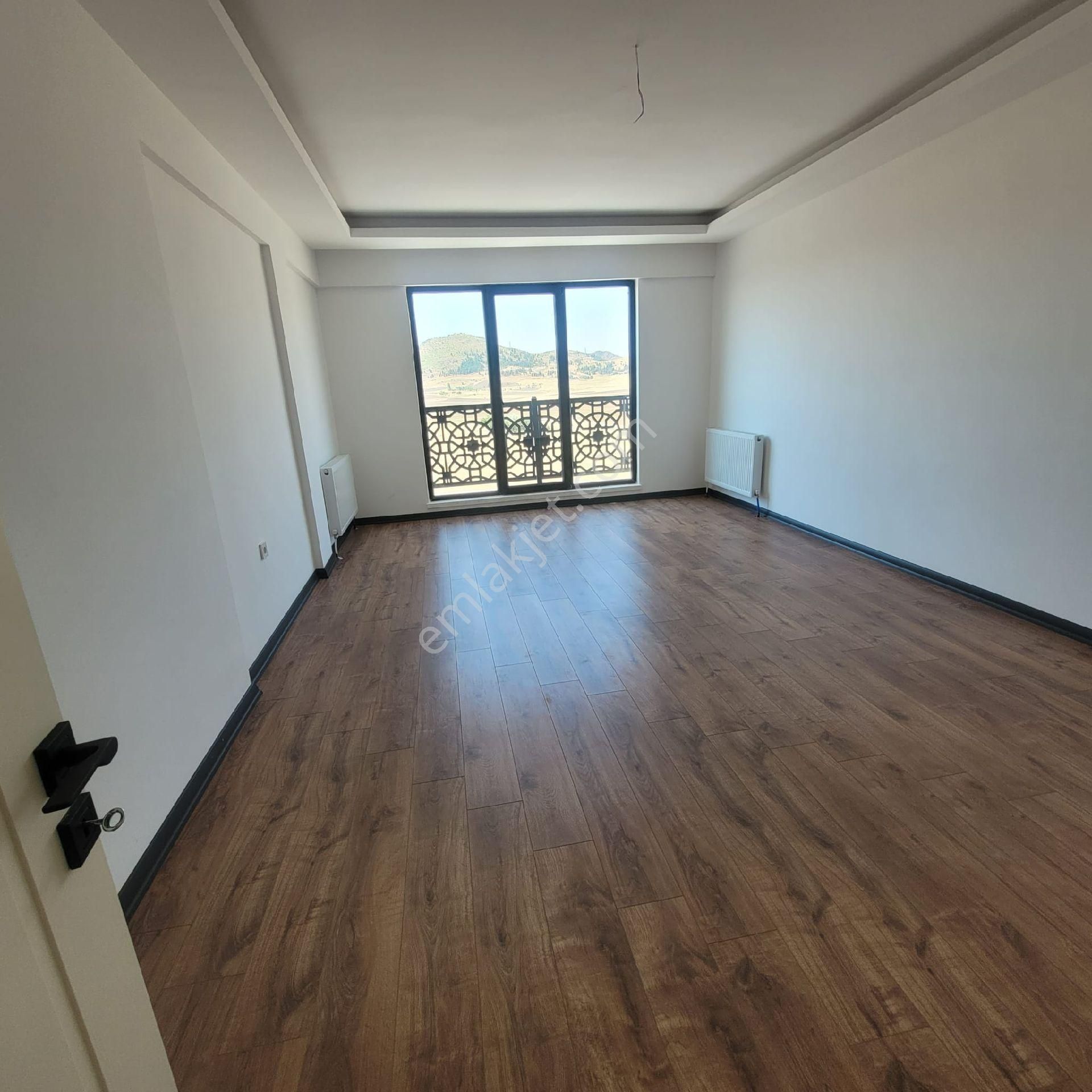 Sahibinden Geniş Teras Mutfaklı Şık Projede 4 + 1 Sıfır Daire - Görsel 24