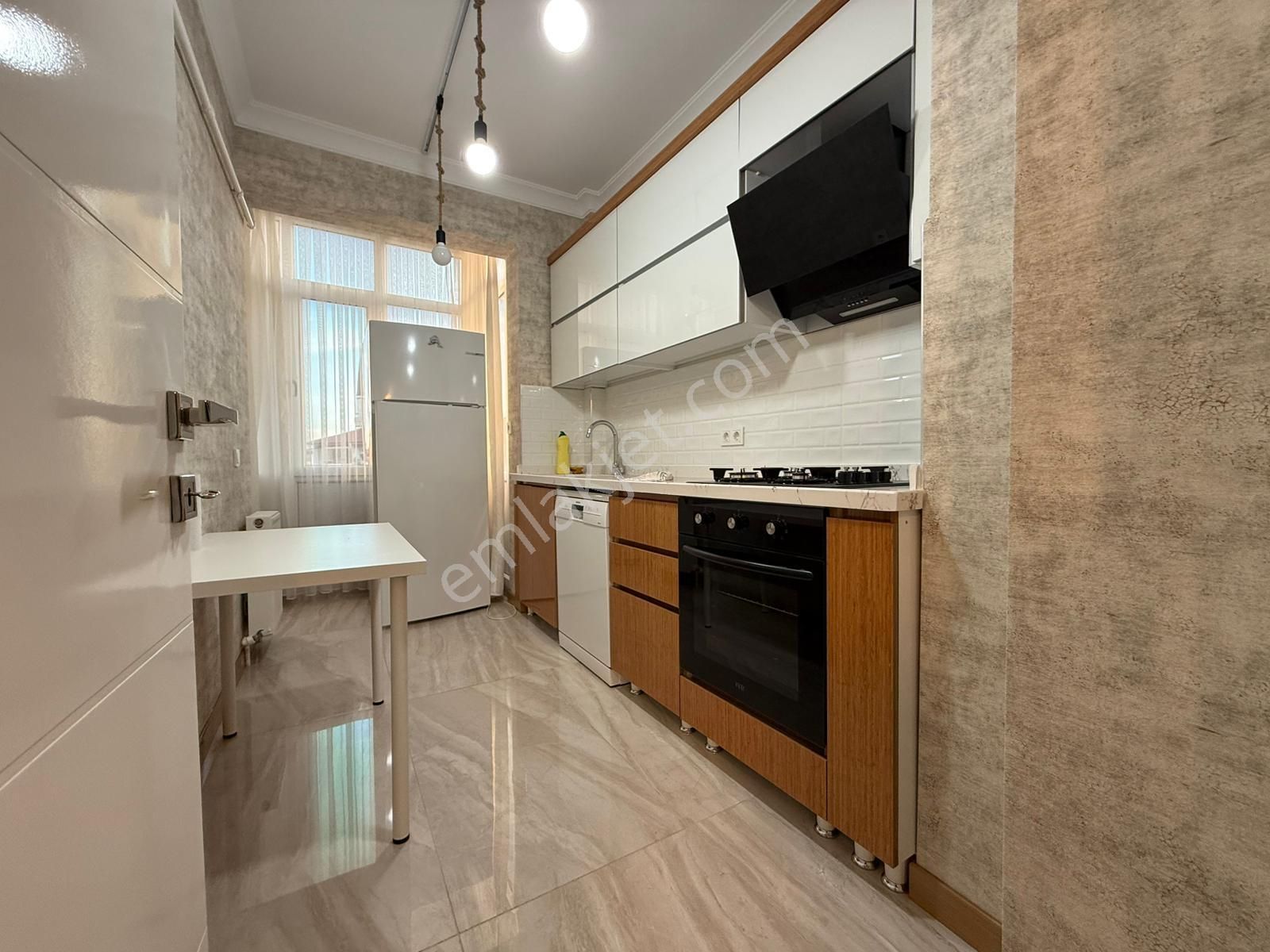 Etlik Mahallesi'nde Cadde Üzerinde Full Yapılı 3+1 Daire!