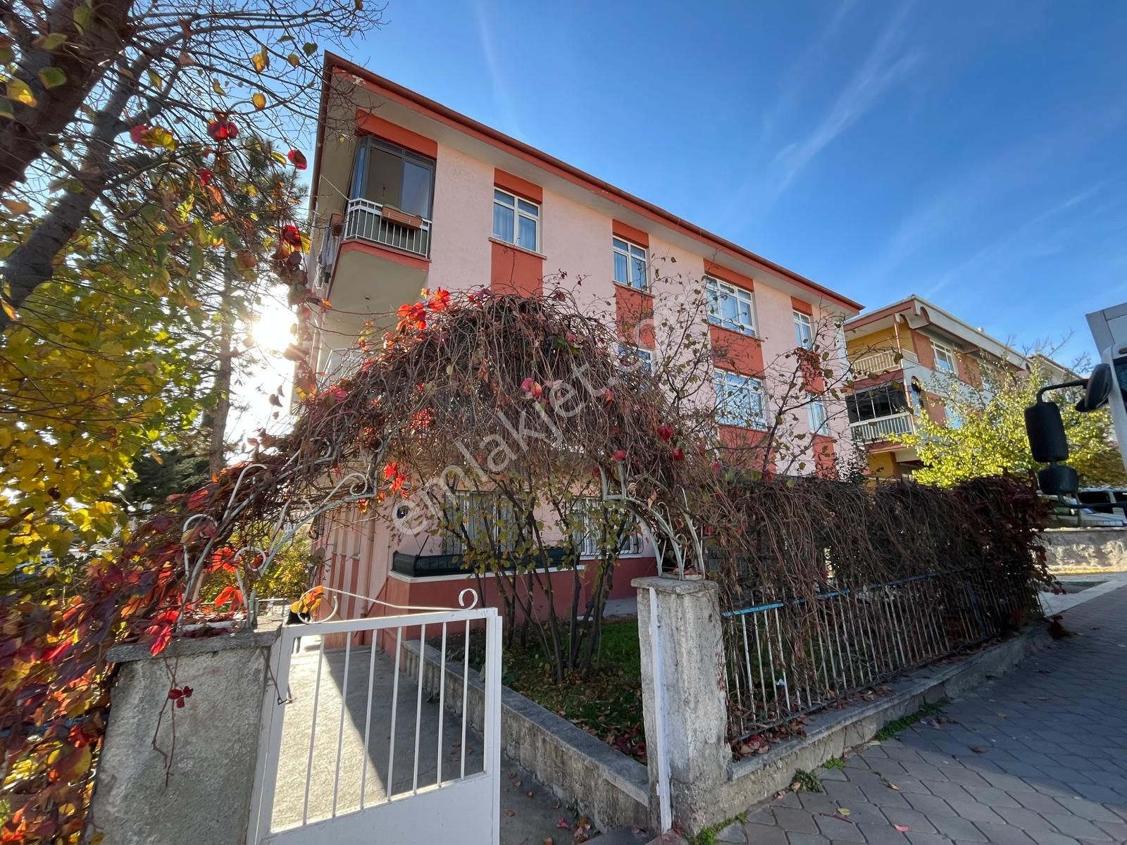 Ayvalı Caddesi Yakını Katta 3+1 Kiralık Daire - Görsel 26