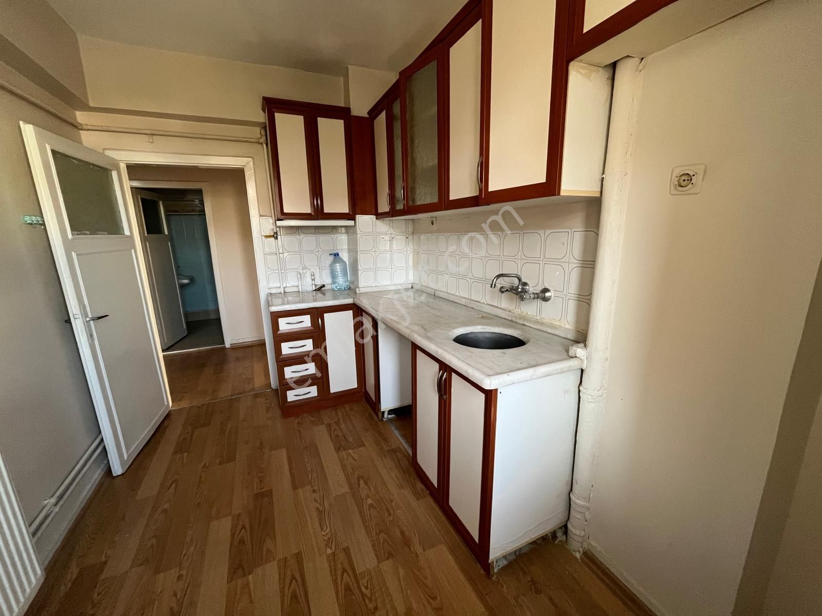 Ayvalı Caddesi Yakını Katta 3+1 Kiralık Daire - Görsel 3