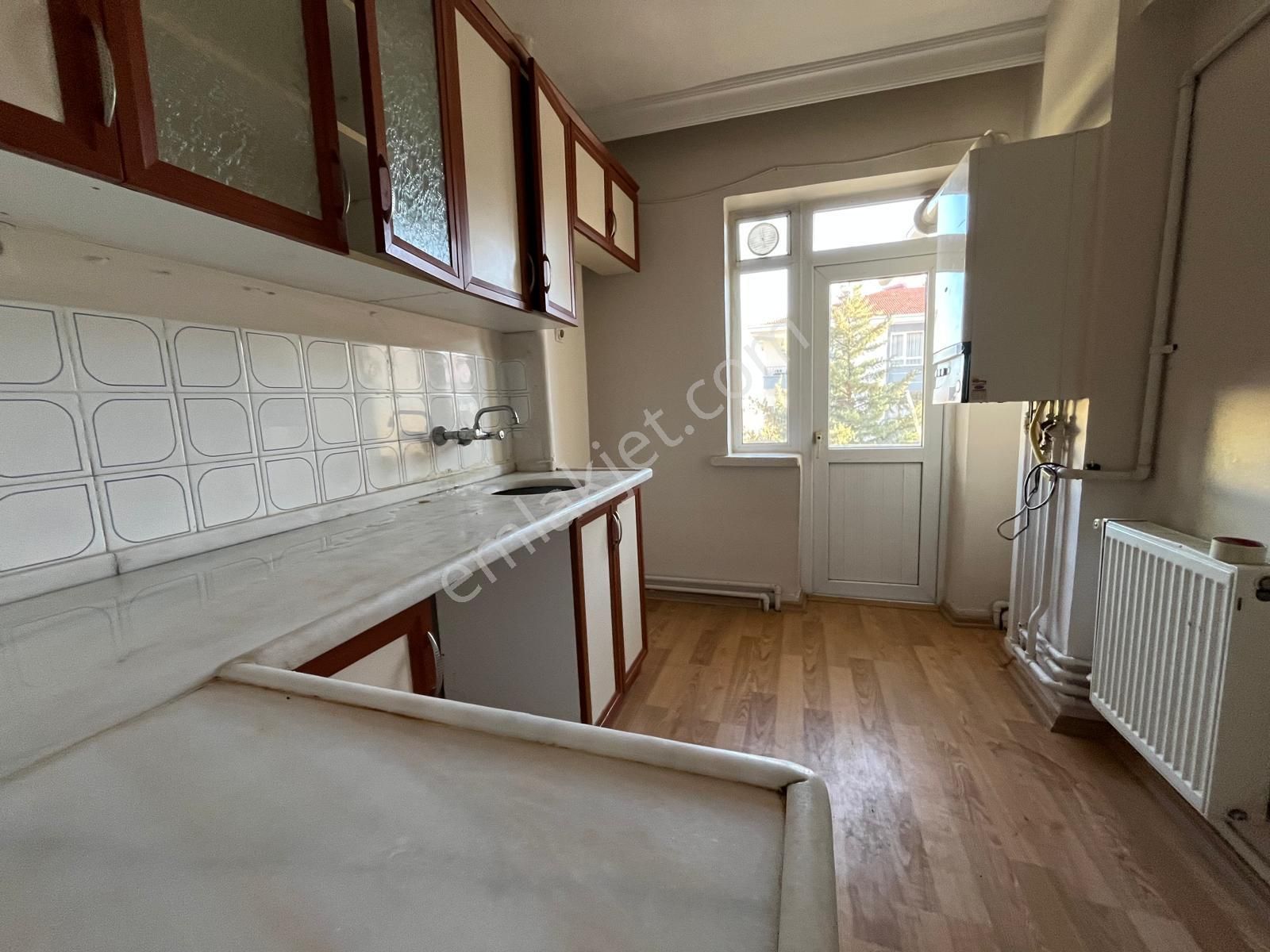 Ayvalı Caddesi Yakını Katta 3+1 Kiralık Daire - Görsel 5