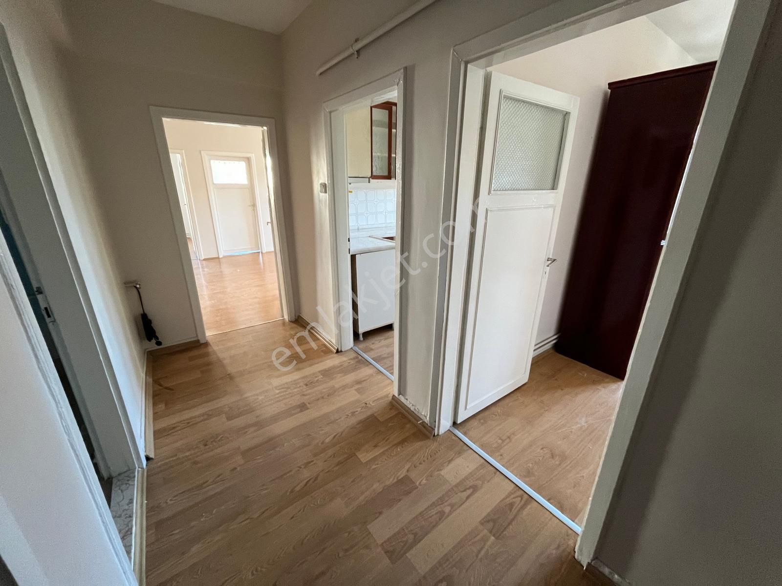 Ayvalı Caddesi Yakını Katta 3+1 Kiralık Daire - Görsel 2