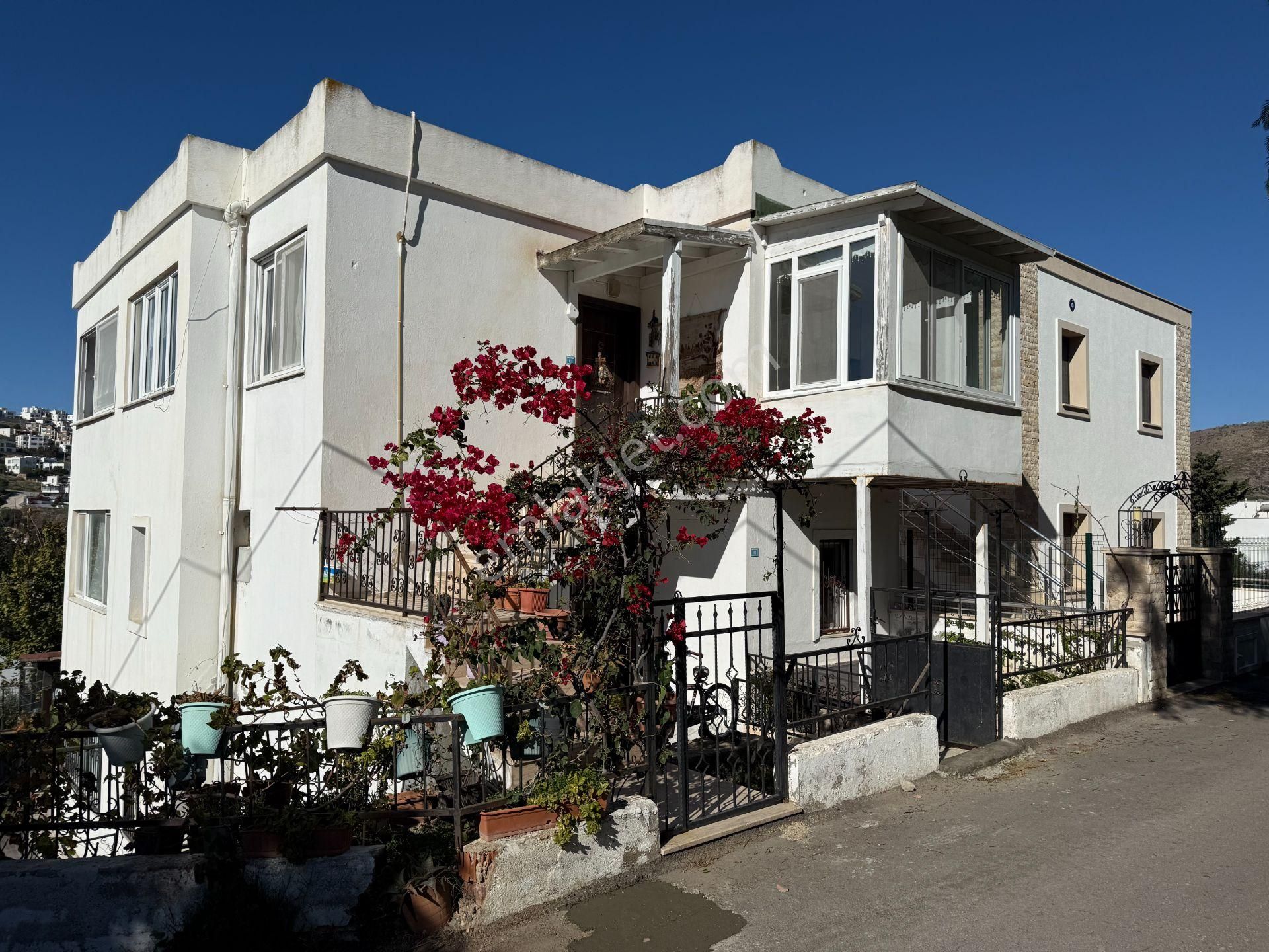 Bodrum Akyarlar Kemer Mahallesinde Satılık 2+1 Deniz Manzaralı Daire