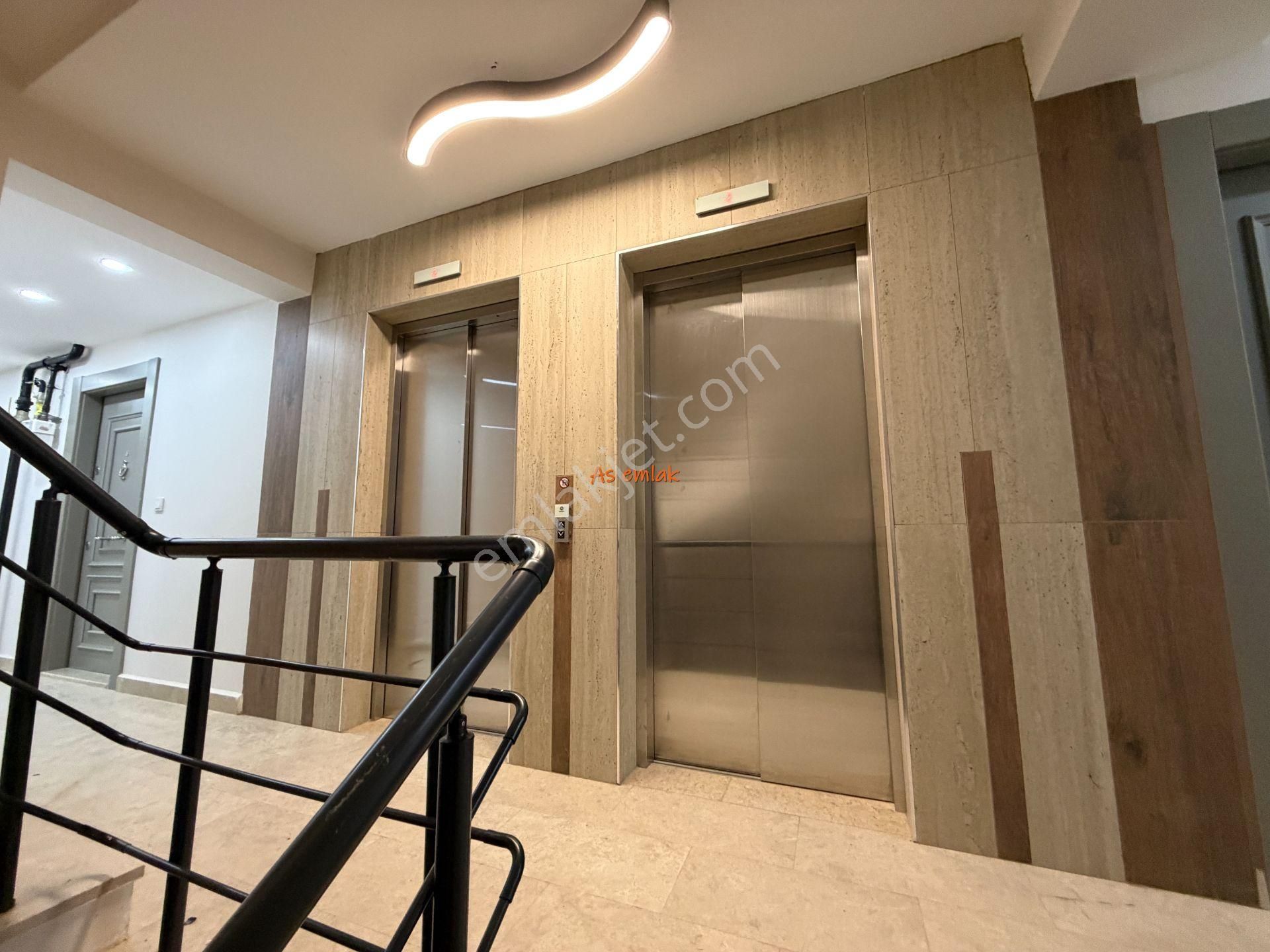 As Emlak Tan 1+1 Altunizade Ay Konakları Otoparklı Teraslı Giriş Daire - Görsel 5