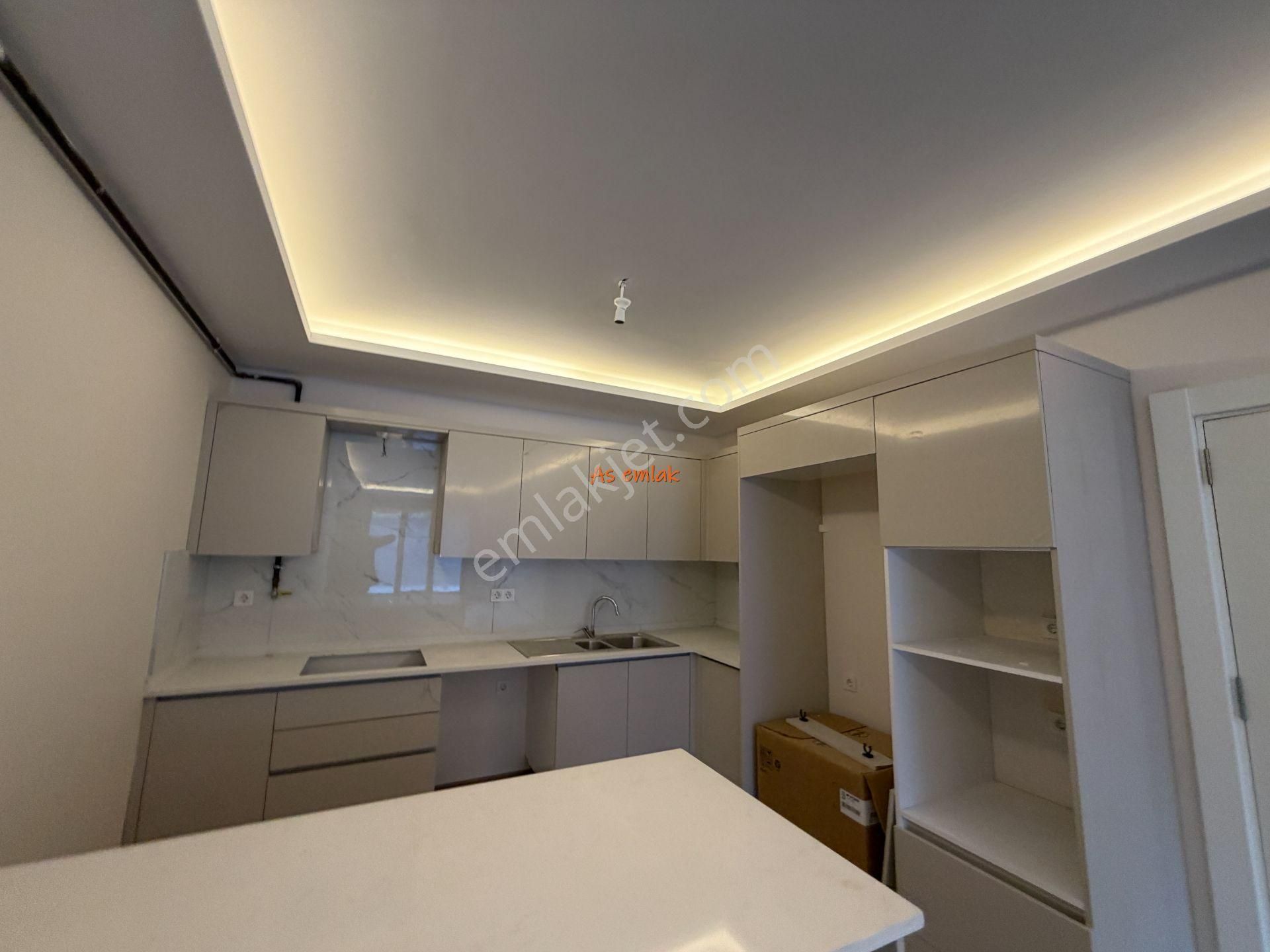 As Emlak Tan 1+1 Altunizade Ay Konakları Otoparklı Teraslı Giriş Daire - Görsel 12