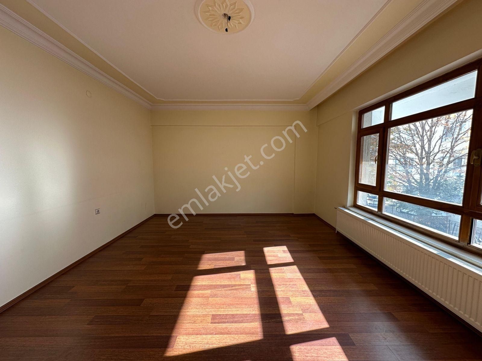 Fatih Mahallesinde 1. Kat Konumunda ! 3+1 İskanlı Fırsat Daire - Görsel 8