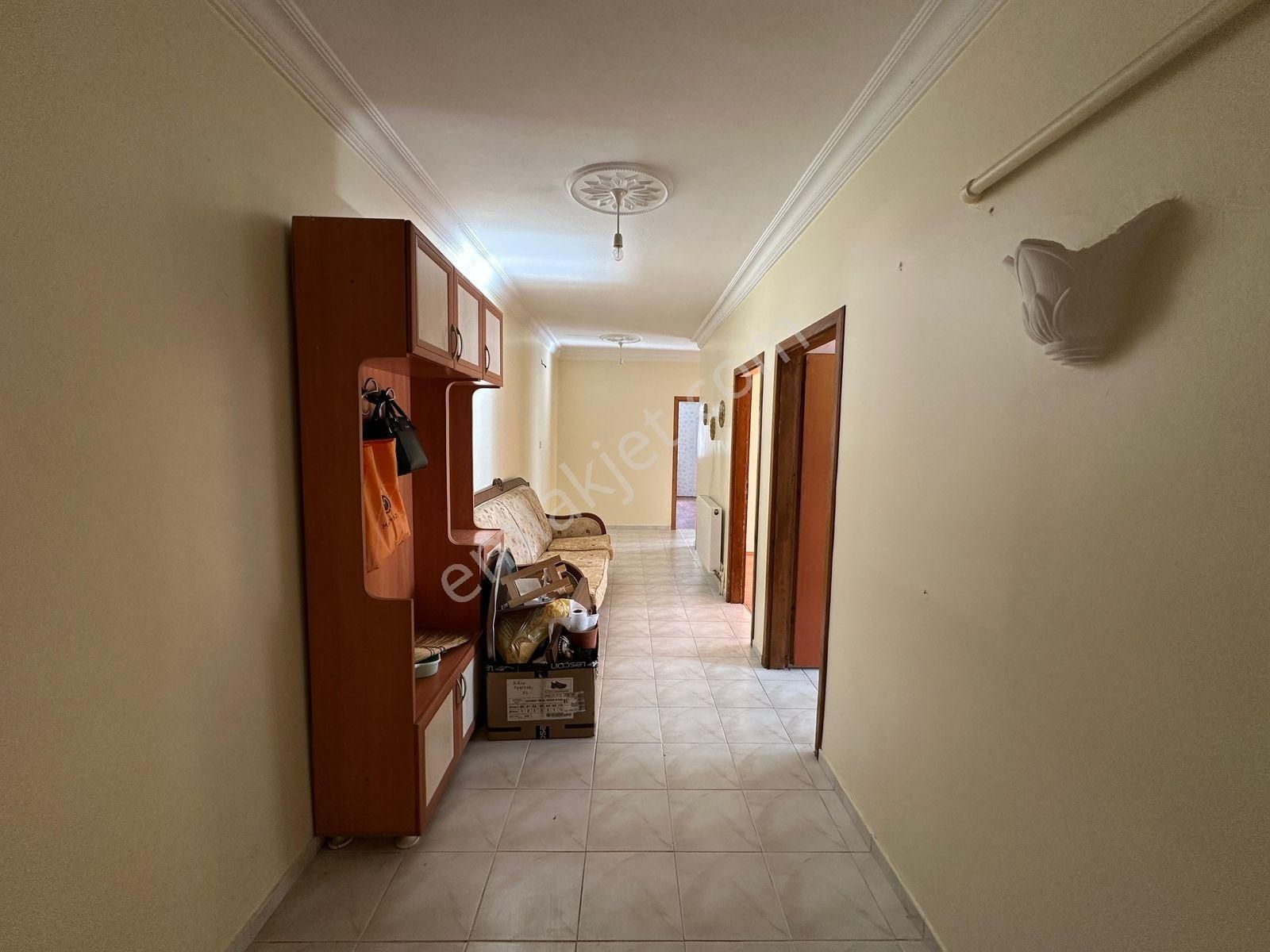 Fatih Mahallesinde 1. Kat Konumunda ! 3+1 İskanlı Fırsat Daire - Görsel 13