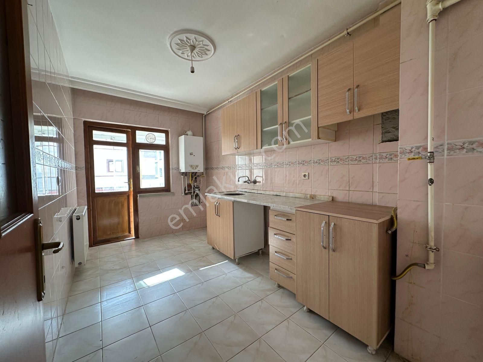 Fatih Mahallesinde 1. Kat Konumunda ! 3+1 İskanlı Fırsat Daire - Görsel 16